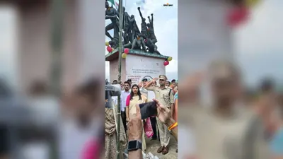 जिस गांव ने अंग्रेजों से लड़ी जंग, आज उसी तरियानी छपरा में 11 शहीदों को किया गया नमन