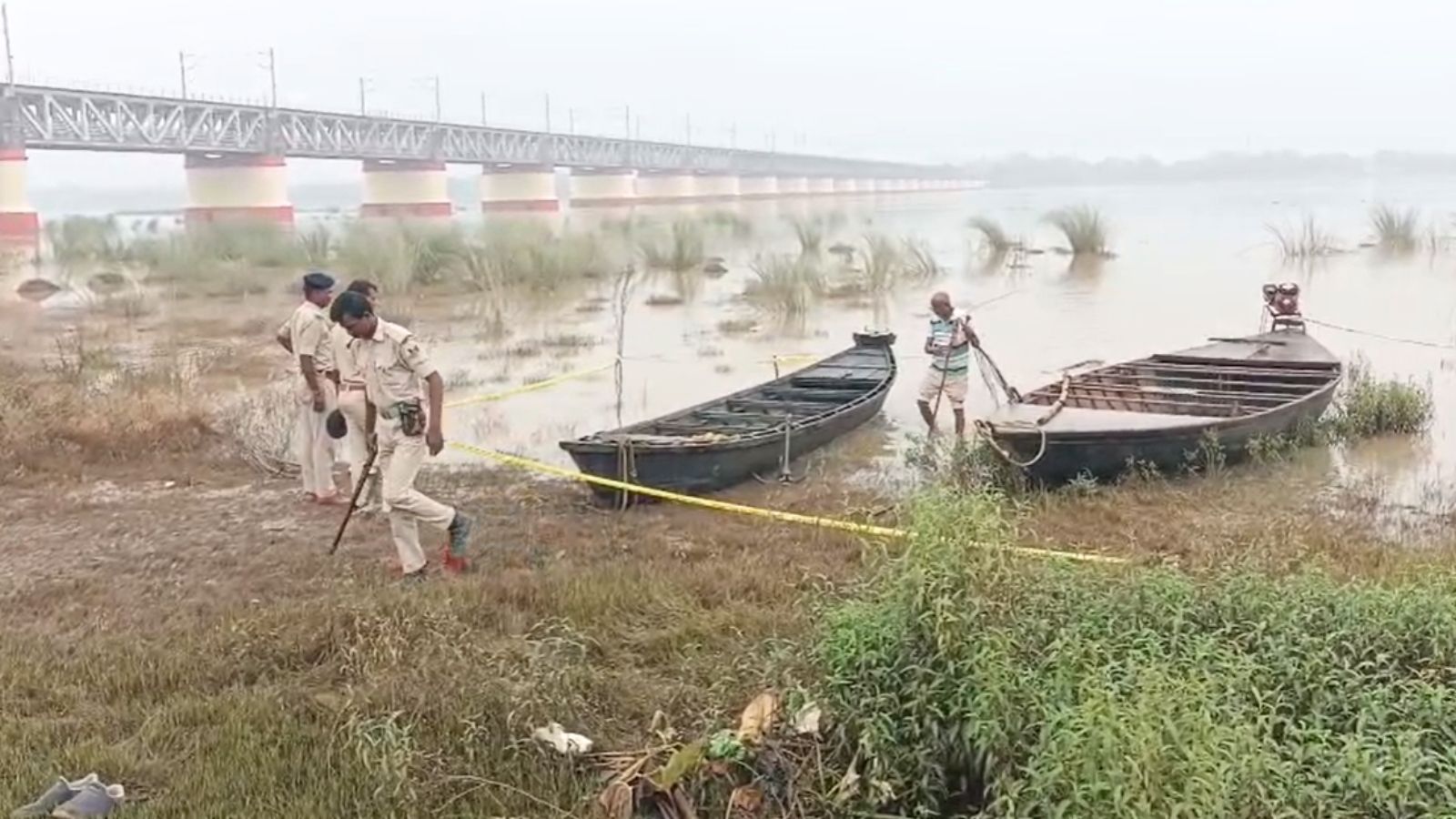 नाविकों से रंगदारी वसूली की मिली थी सूचना