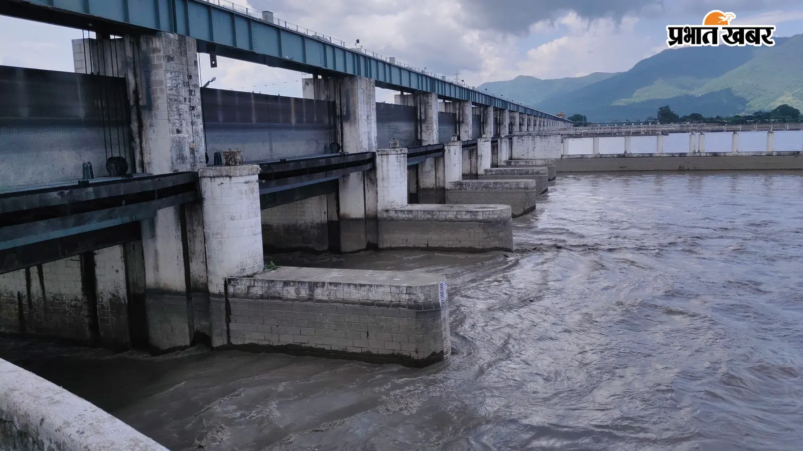 नेपाल में भोटेकोशी नदी का जलप्रवाह बढ़ा, इन जिलों में हाई अलर्ट, गंडक का जलस्तर 1.5 लाख क्यूसेक पार
