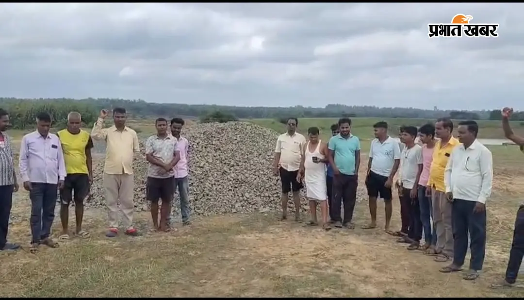 सड़क निर्माण में अनियमितता के विरोध पर रंगदारी का आरोप, ग्रामीणों ने कहा- गुणवत्ता से समझौता बर्दाश्त नहीं