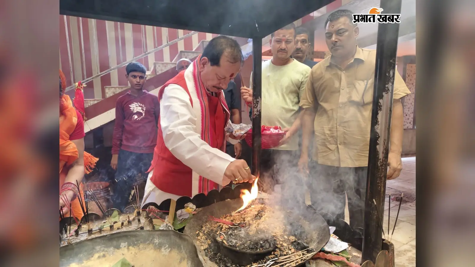 बड़हिया में पहले माता के दरबार पहुंचे विजय सिन्हा, फिर कार्यकर्ताओं संग सुनी PM मोदी की ‘मन की बात’