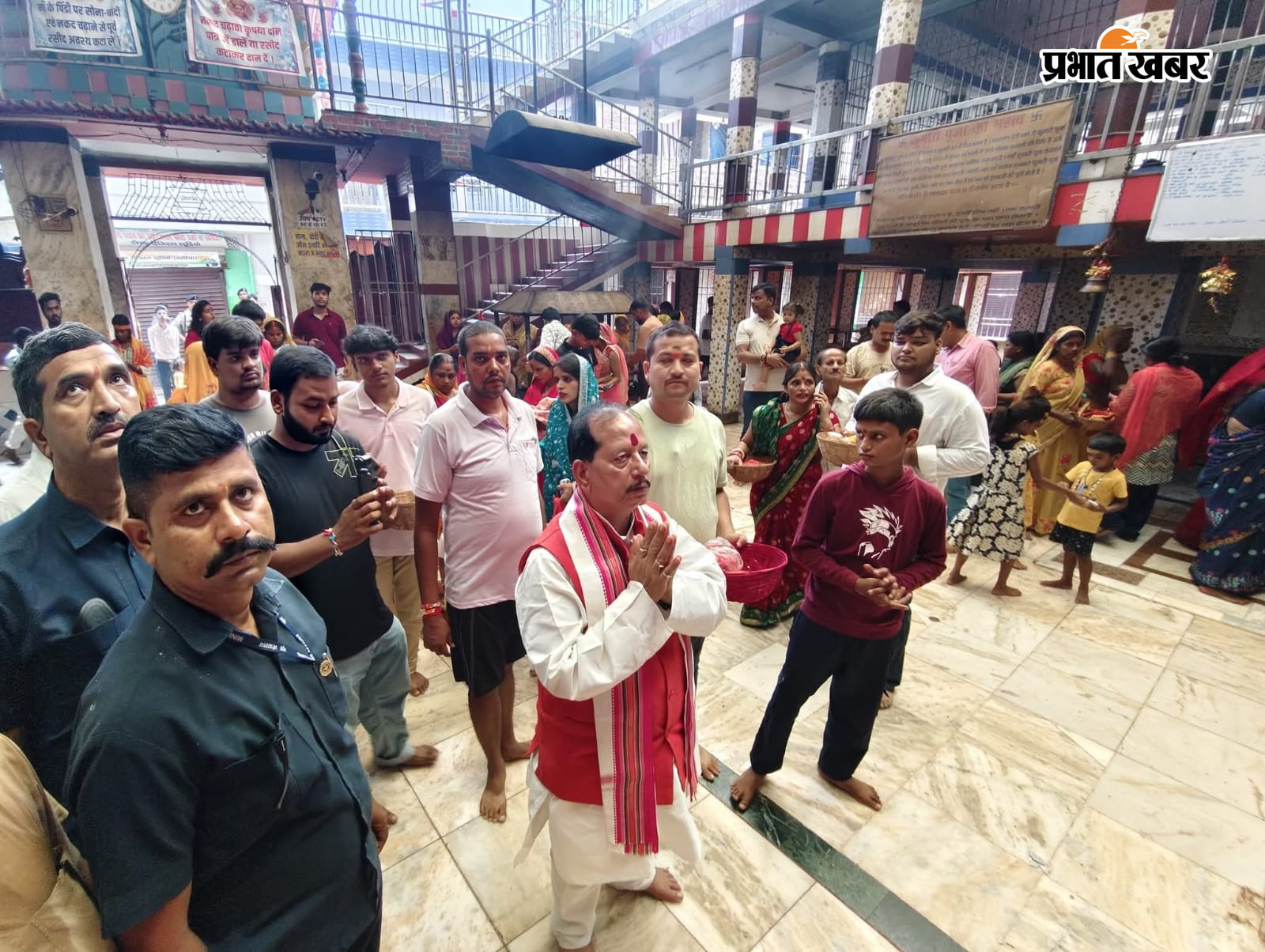 बड़हिया पहुंचे कृषि मंत्री विजय सिन्हा, मां बाला त्रिपुर सुंदरी मंदिर में की पूजा -पूजा अर्चना के बाद कार्यकर्ताओं संग सुनी ‘मन की बात’ | Prabhat Khabar Network