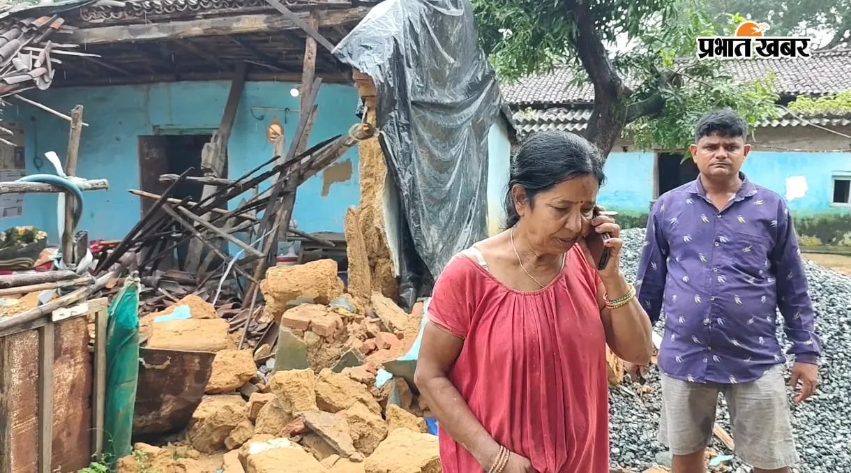 मिट्टी की दीवार गिरी, मलबे में पौन घंटे दबा रहा तीन साल के मासूम, मौत