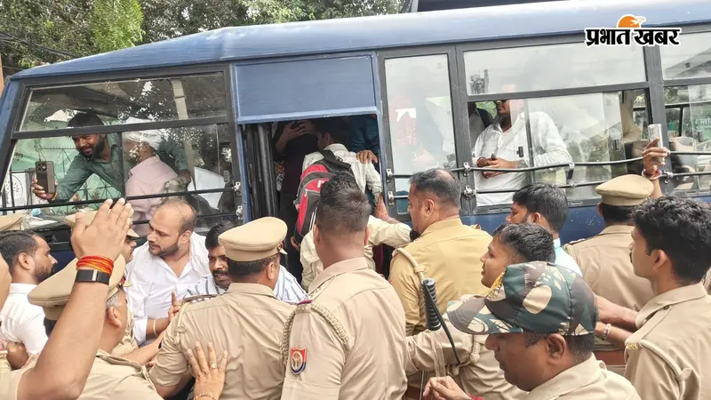 प्रधान प्रत्याशियों को बस में बैठकर ले जाती पुलिस