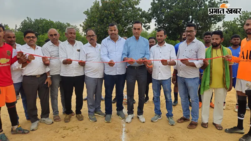 नॉकआउट फुटबॉल टूर्नामेंट शुरू, उद्घाटन मैच में डुंडाटांड़ ने मलकपुर को 1-0 से हराया