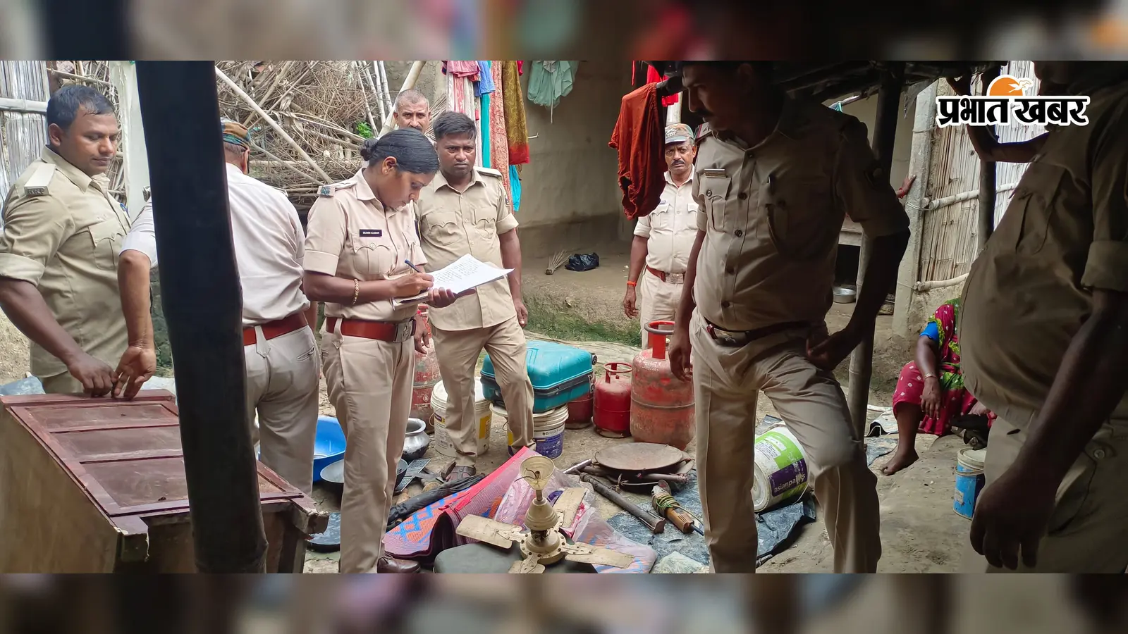 दरभंगा: नाबालिग अपहरण कांड में फरार आरोपी के घर कुर्की-जब्ती, कोर्ट के आदेश पर हुई कार्रवाई