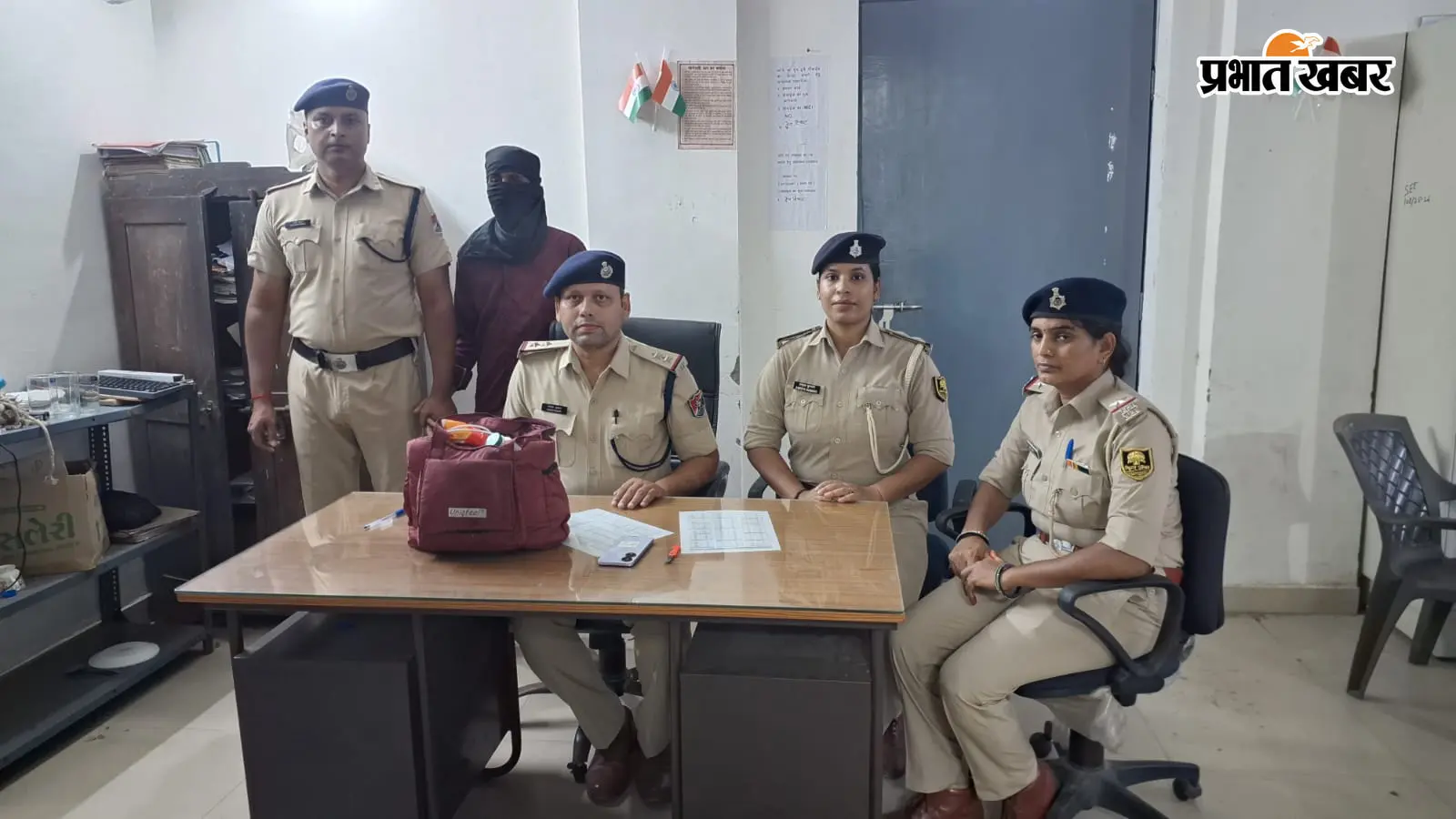 अवध-असम एक्सप्रेस में महिला यात्री का पर्स चोरी, RPF ने आरोपी को दबोचा; नकदी समेत सामान बरामद