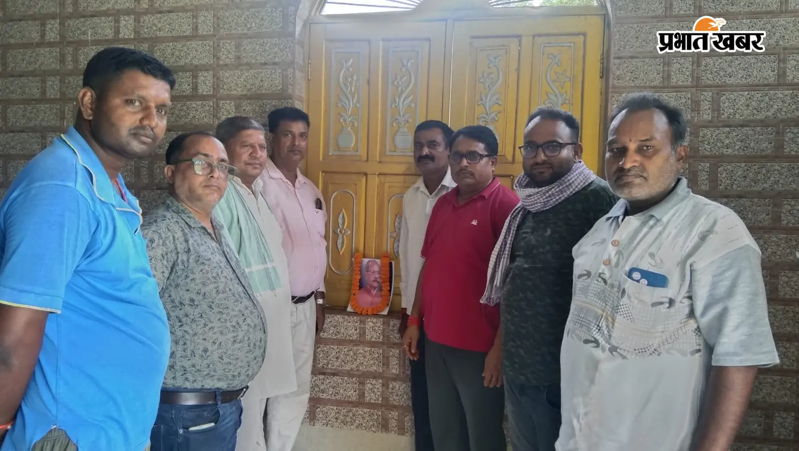 डीलर्स एसोसिएशन के संस्थापक श्रीकांत लाभ की पुण्यतिथि पर बगहा में आयोजित हुई श्रद्धांजलि सभा