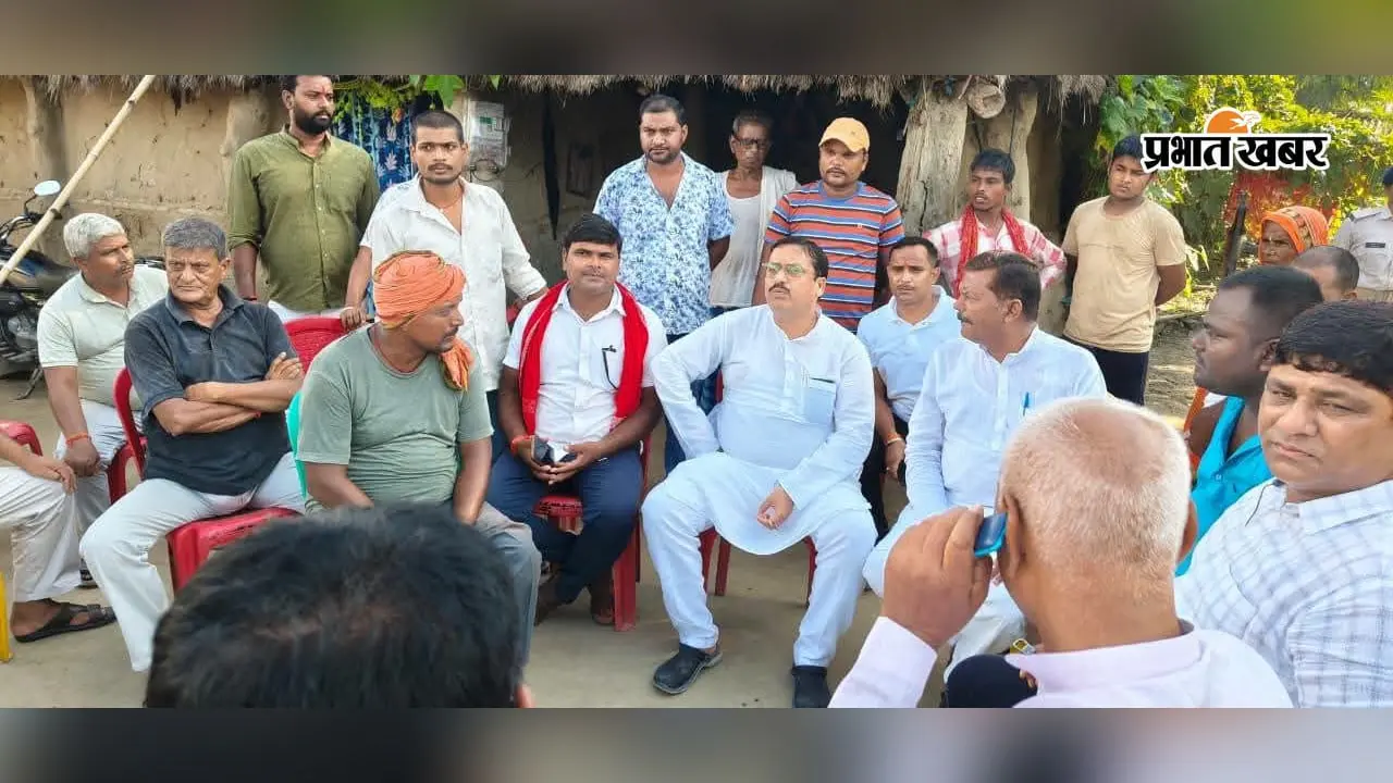 प्रभात खबर के असर से जागा प्रशासन, बाघ के हमले में मृत महिला के परिजनों को मिला दस लाख मुआवजा