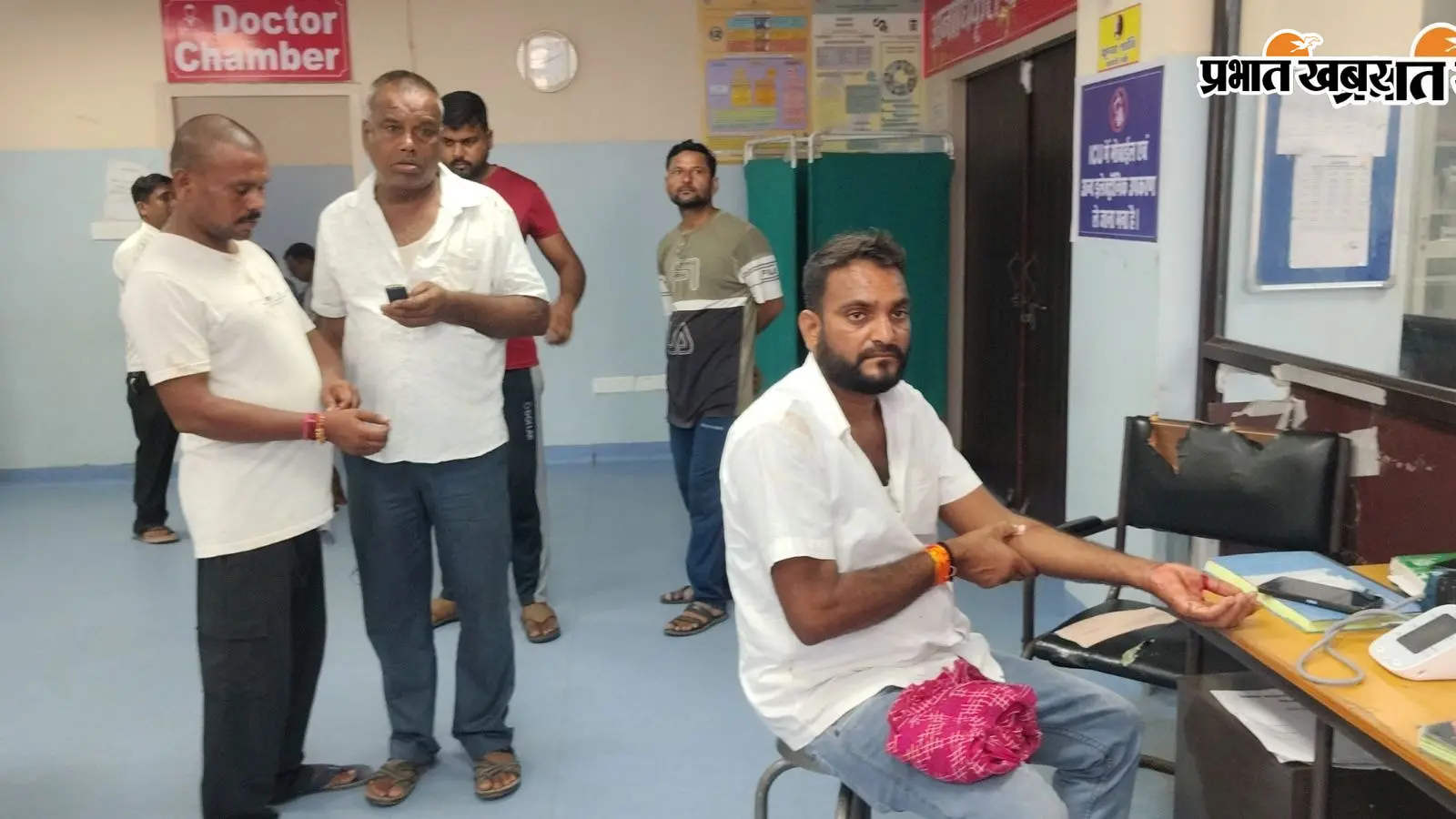 बिहारशरीफ के पत्रकार नगर में बदमाशों ने बस रोककर चालक-उपचालक की पिटाई, 5 हजार रुपये लूटकर फरार