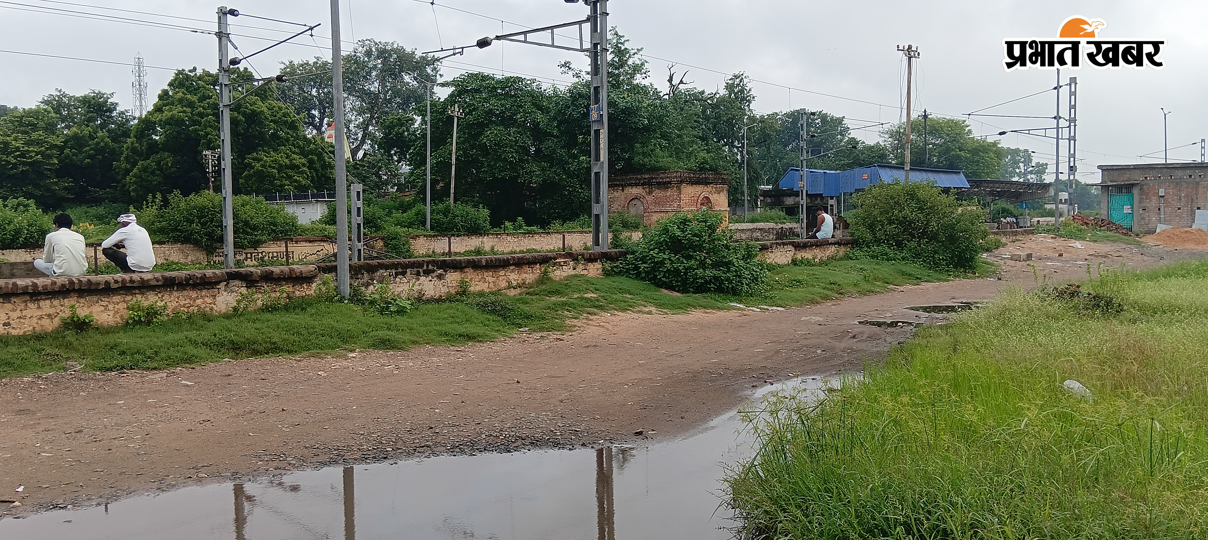 महेशमुंडा स्टेशन की स्थिति,स्टेशन परिसर में जल जमाव व गंदगी का अंबार | Prabhat Khabar Network