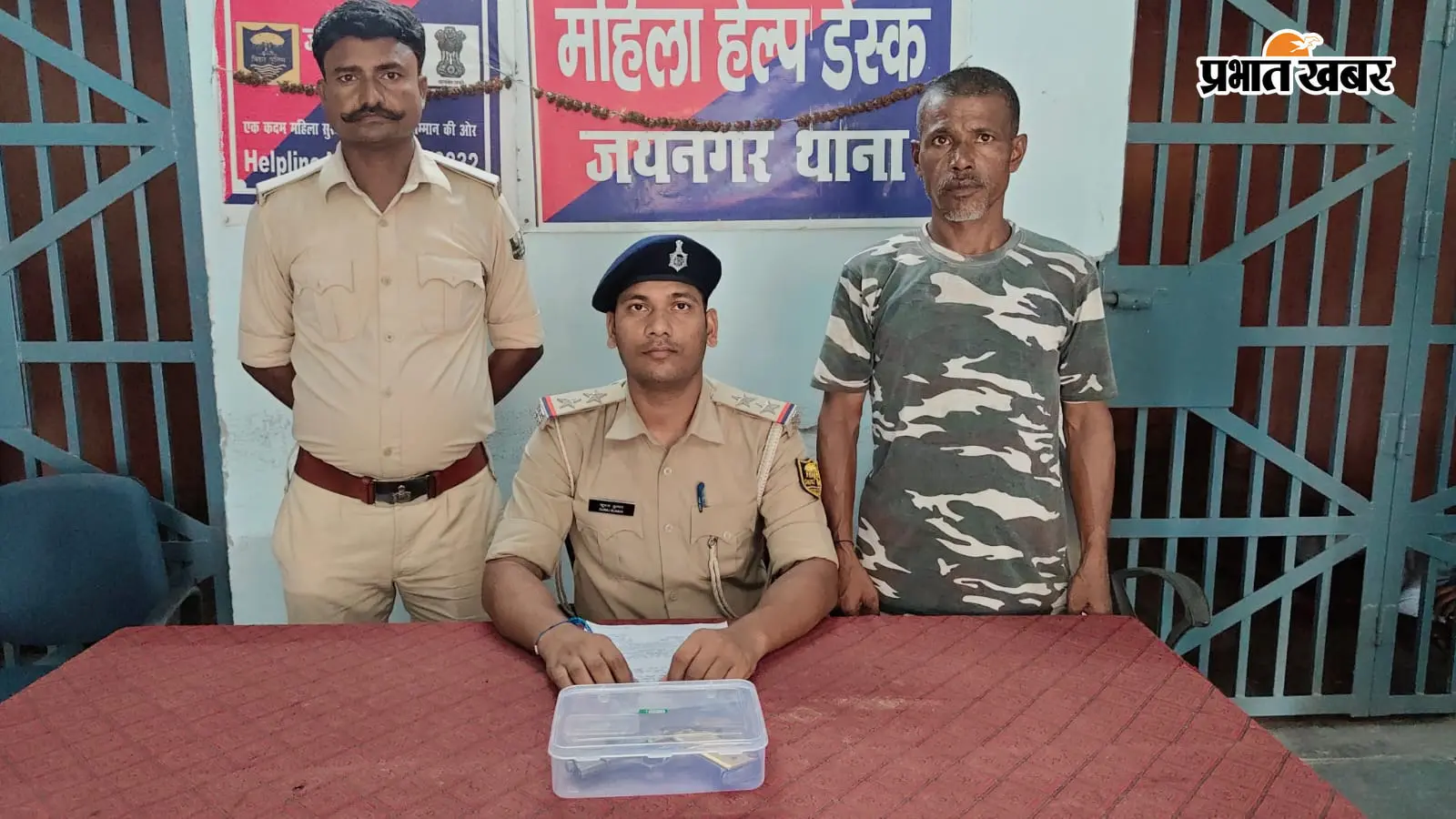 उधार कोल्ड ड्रिंक नहीं देने पर दुकानदार पर 3 राउंड फायरिंग, आरोपी के घर से पिस्टल व कारतूस बरामद