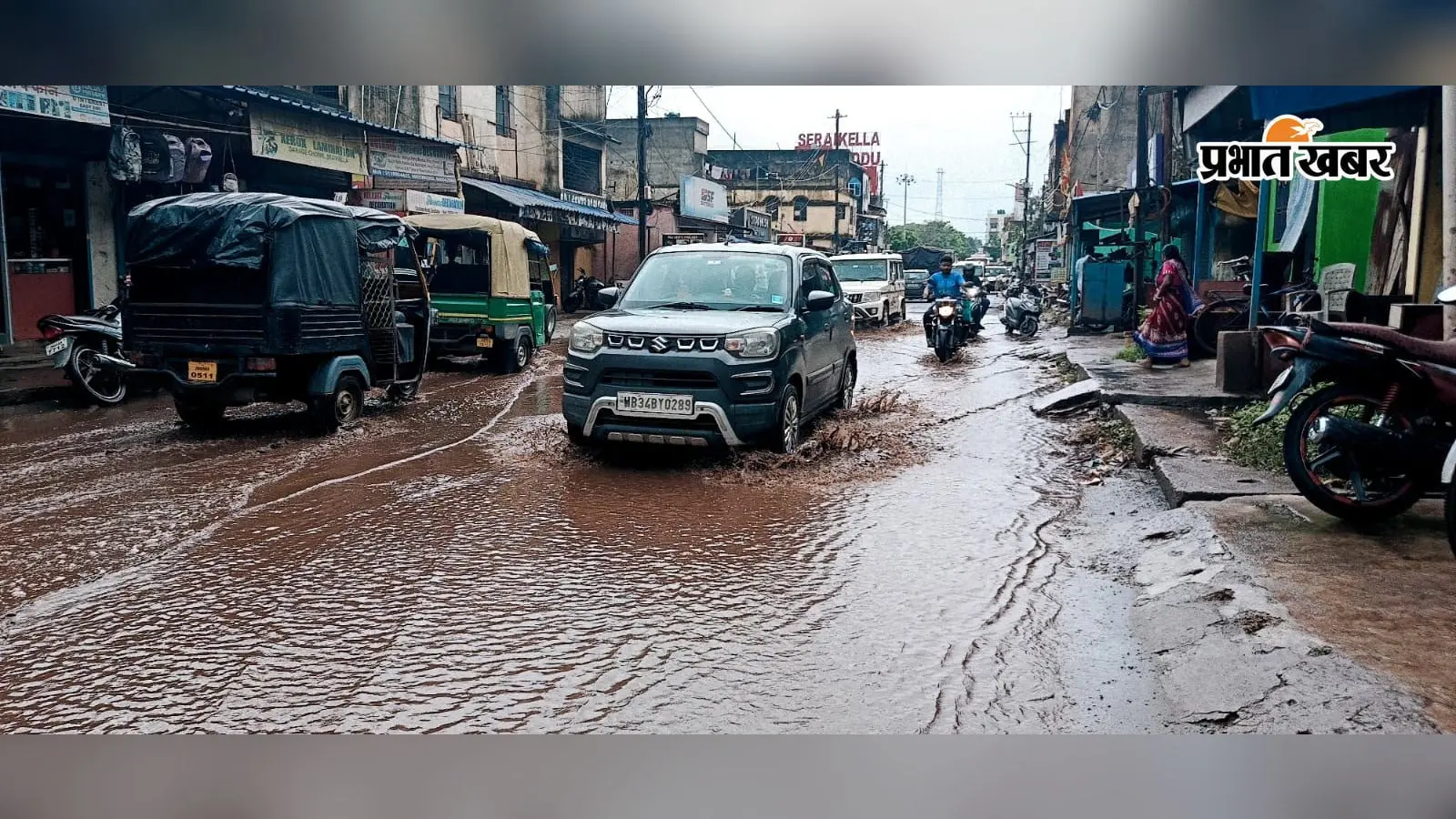 बारिश में तालाब बन जाता है गैराज चौक का मुख्य मार्ग, 100 मीटर तक जलजमाव से परेशानी