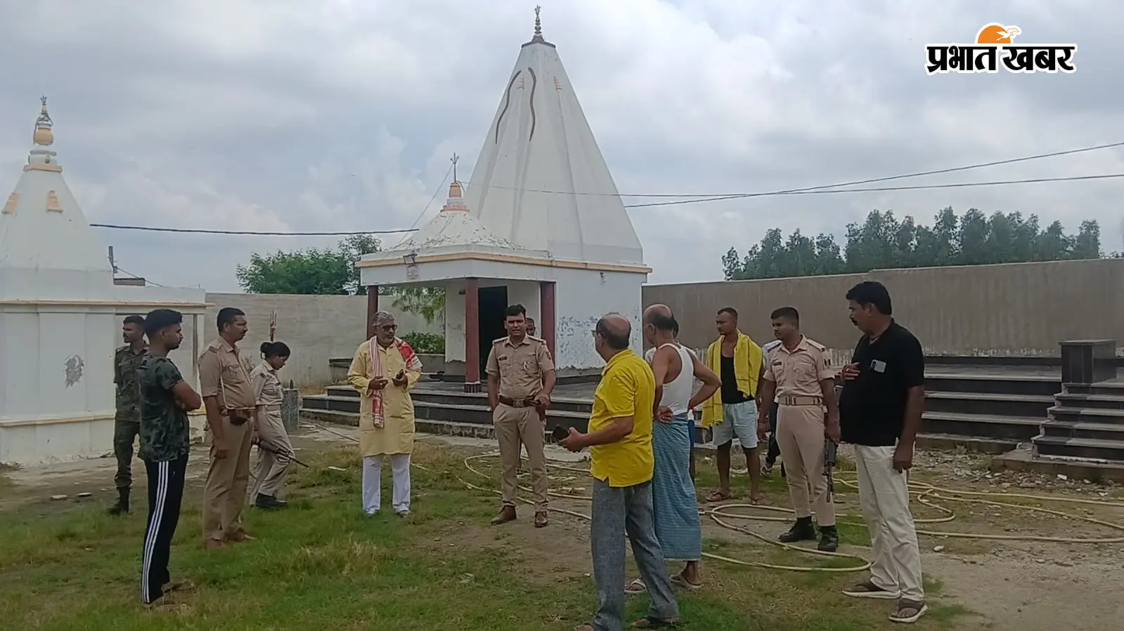 सारण: मांझी के डुमाईगढ़ शिव मंदिर में नंदी की प्रतिमा हुई क्षतिग्रस्त, आक्रोश के बाद पुलिस ने संभाली स्थिति; सफाई के दौरान टूटने की पुष्टि