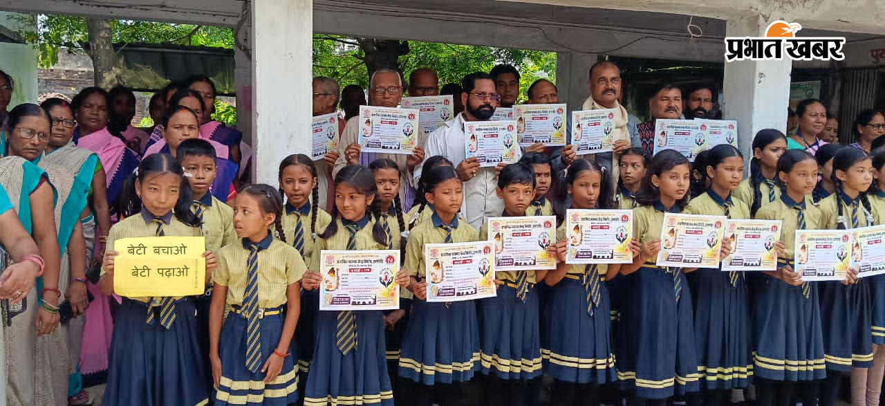 जन्मदिन प्रमाण पत्र  जन्म प्रमाण पत्र दिखाई बच्चे उनके परिजन | Prabhat Khabar Network