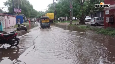 हल्की बारिश ने खोली दानापुर में जल निकासी व्यवस्था की पोल, कई मोहल्लों में घुटनों तक भरा पानी