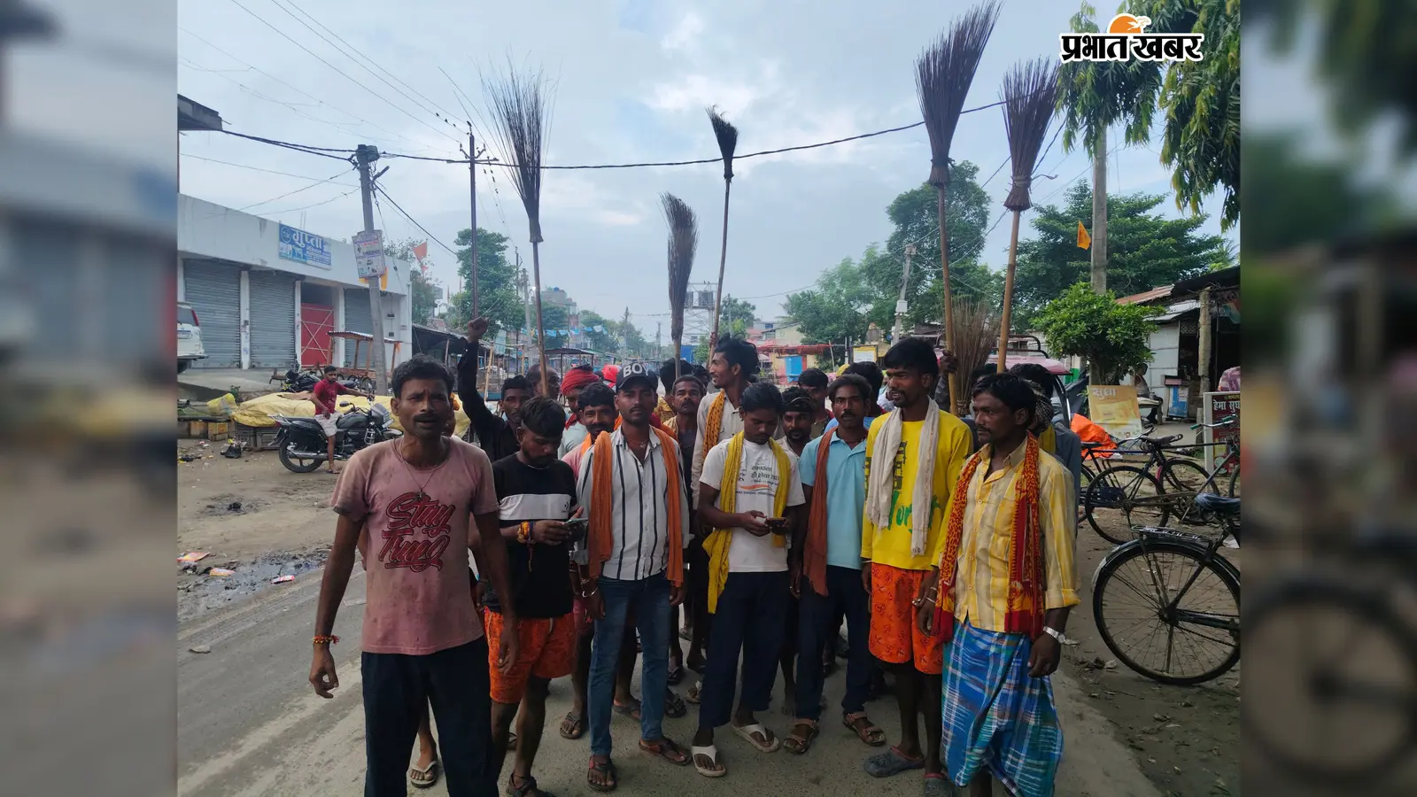 खगड़िया: बेलदौर में मानदेय और सुरक्षा उपकरणों की मांग को लेकर सफाईकर्मी बेमियादी हड़ताल पर, बाजार में लगा कचरों का अंबार