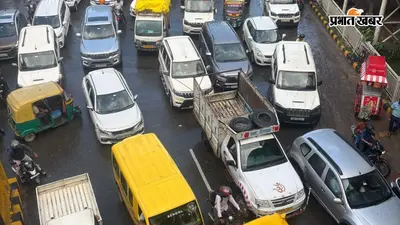 पटना में बारिश के बाद गांधी मैदान के पास लगा जाम, स्कूलों की छुट्टी से सड़कों पर थमी रफ्तार