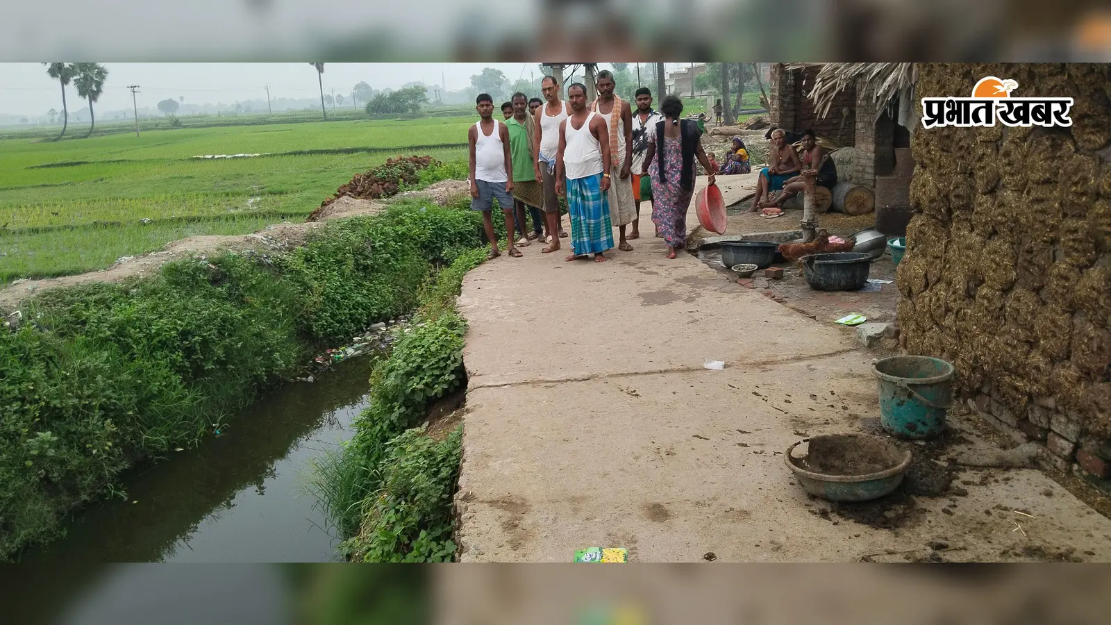 गया जी : कम बारिश से परेशान थे किसान, फिर खुद जुटे और 5 किमी पइन खोदकर खेतों तक पहुंचाया पानी