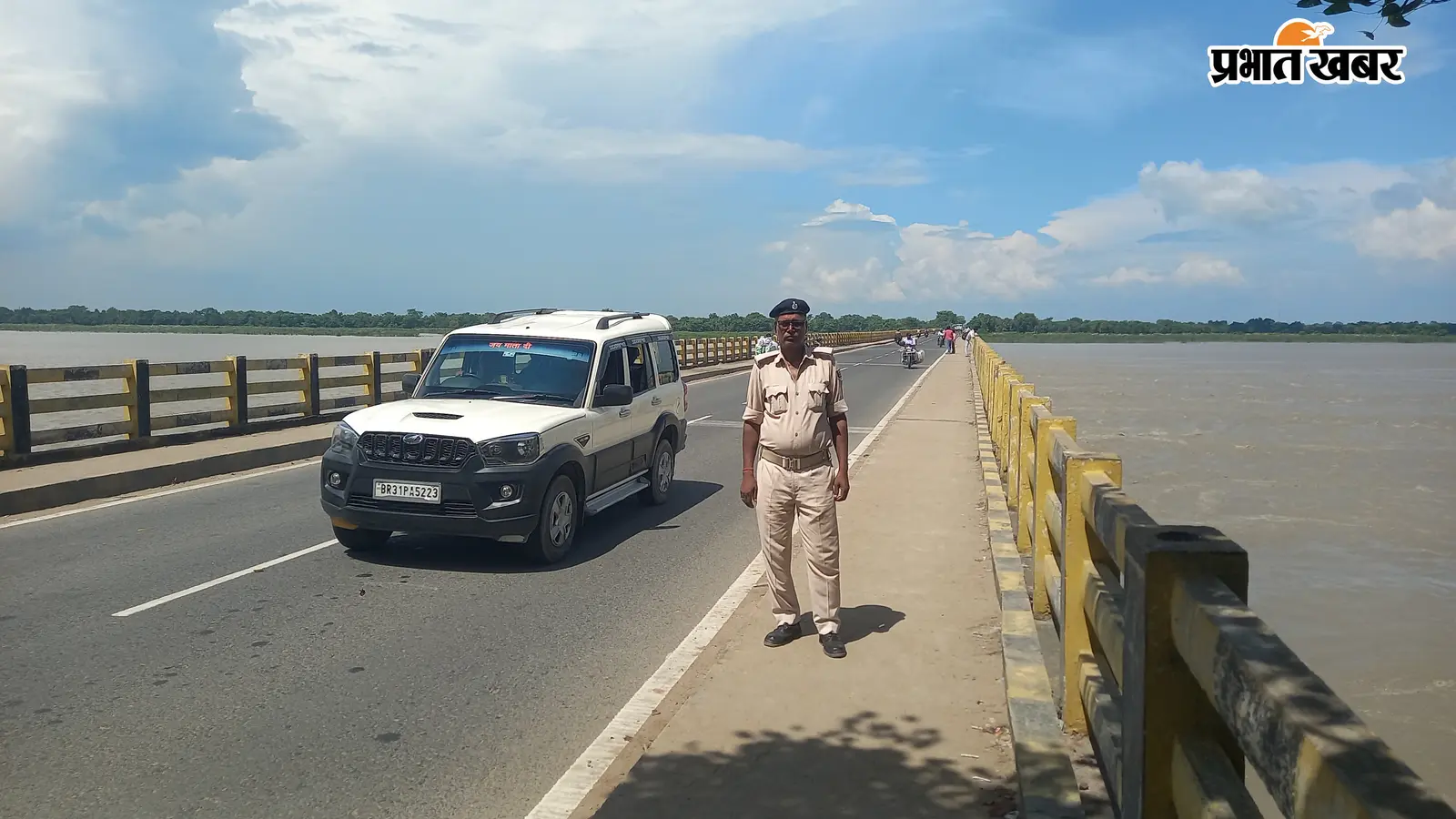सारण: लाइफलाइन से 'डेथ प्वाइंट' बना रेवा घाट पुल, 2 माह में 4 लोगों ने गंडक में लगाई छलांग; अंधेरे व सुरक्षा खामियों के बीच सुसाइड जोन में तब्दील