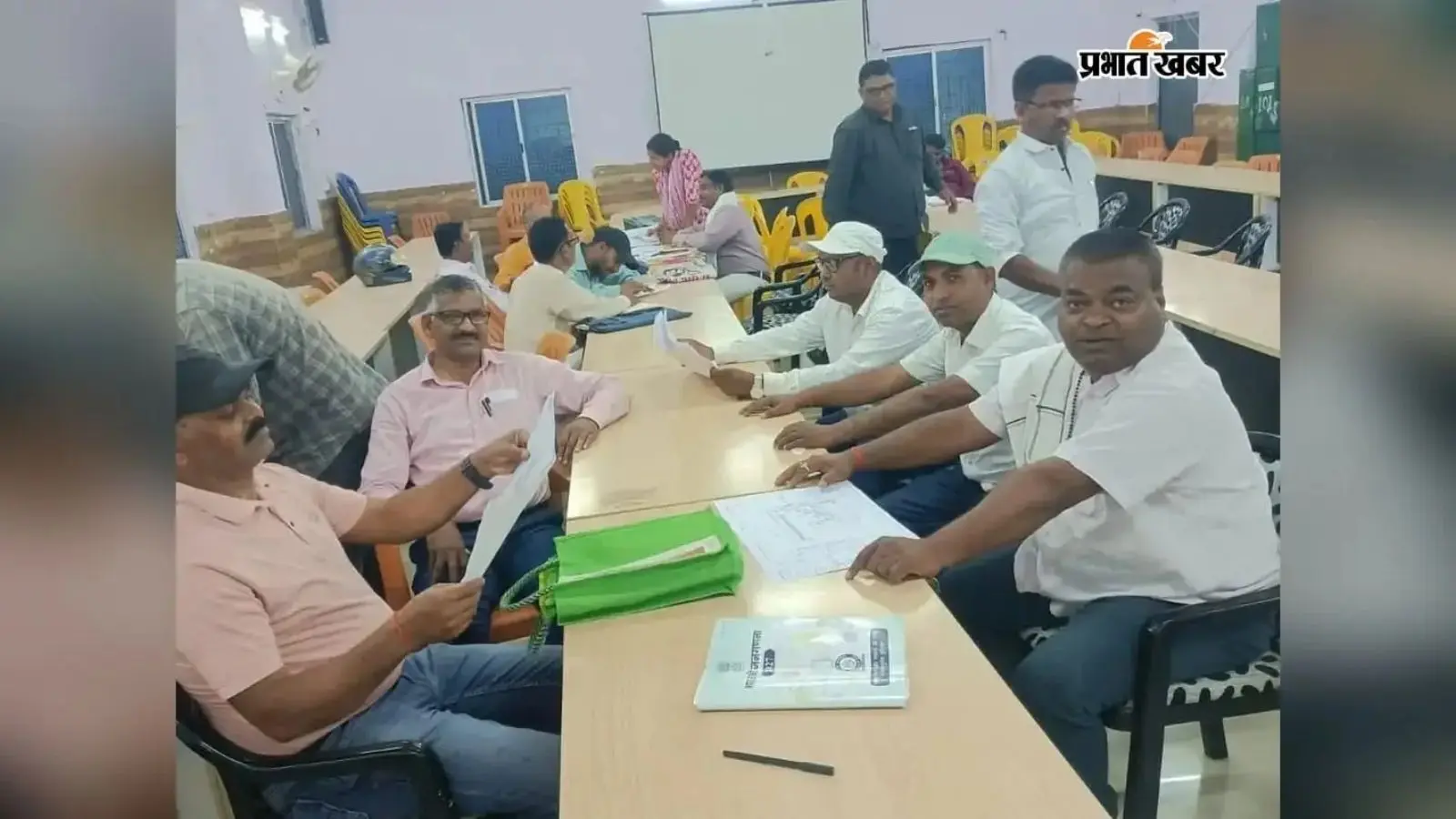 नवादा में 23 साल की सेवा के बाद भी प्रोन्नति और स्थानांतरण का इंतजार, शिक्षकों ने उठाई समस्याओं के समाधान की मांग