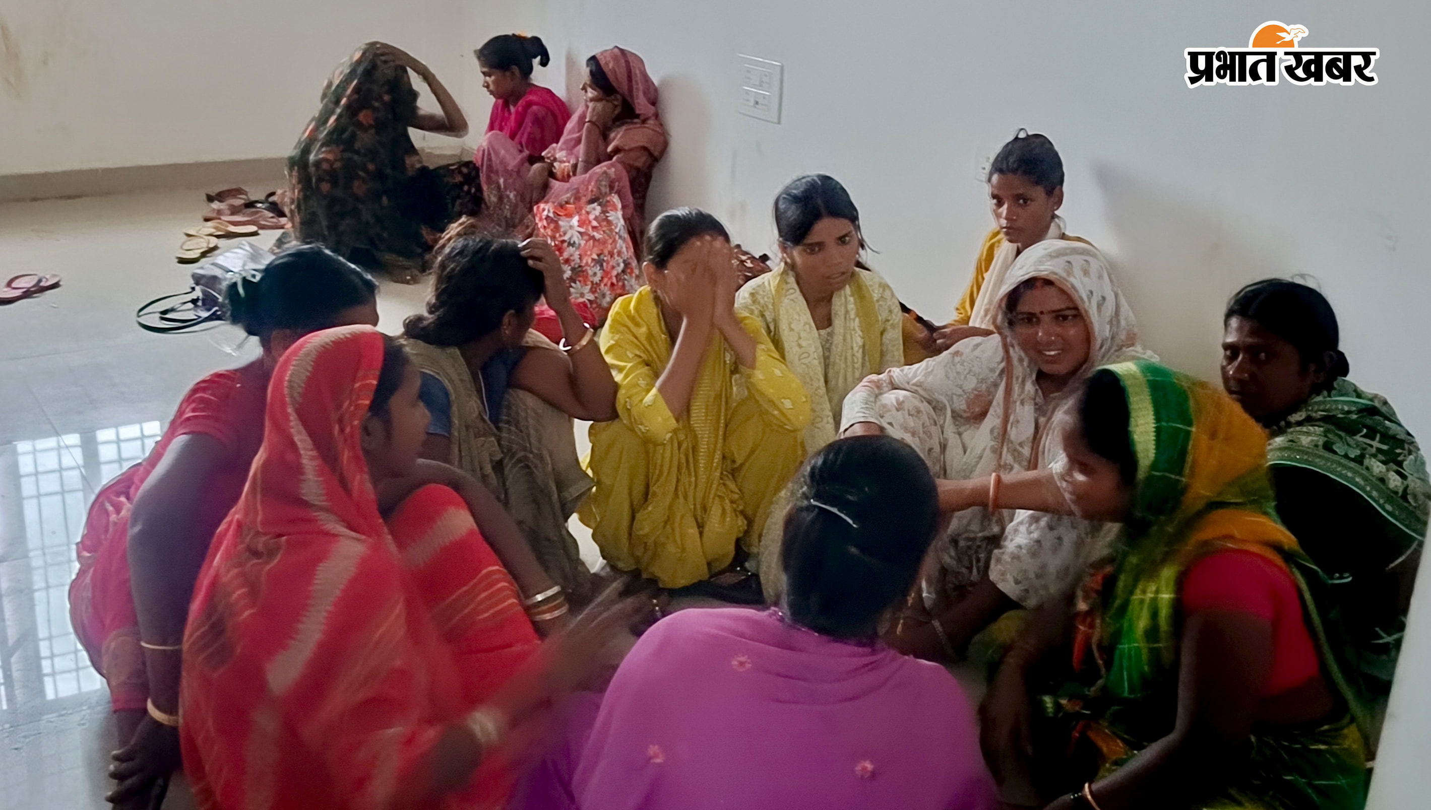 यज्ञ स्थल से पकड़ी गई संदिग्ध महिलाओं की तस्वीर  | Prabhat Khabar Network