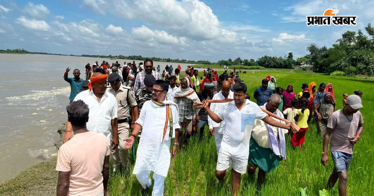 कोशी नदी कटाव स्थल का जायजा लेते विधायक सुजीत कुमार, अन्य पदाधिकारी एवं ग्रामीणों की समस्या सुनते | Prabhat Khabar Network