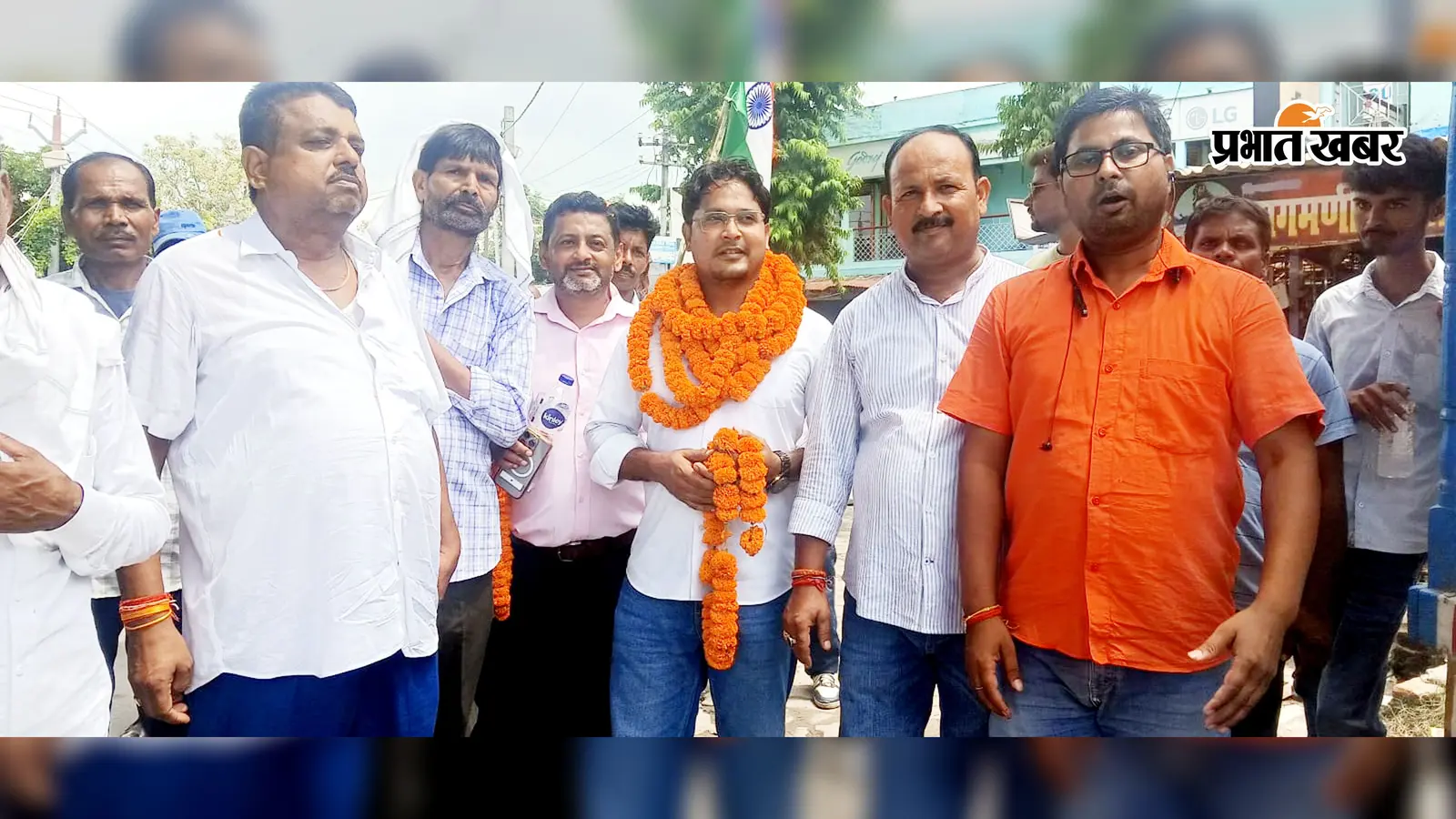 BPSC में सफलता के बाद पहली बार गांव पहुंचे साकिब, स्वागत देखकर खुद हुए भावुक, जानिए क्या कहा
