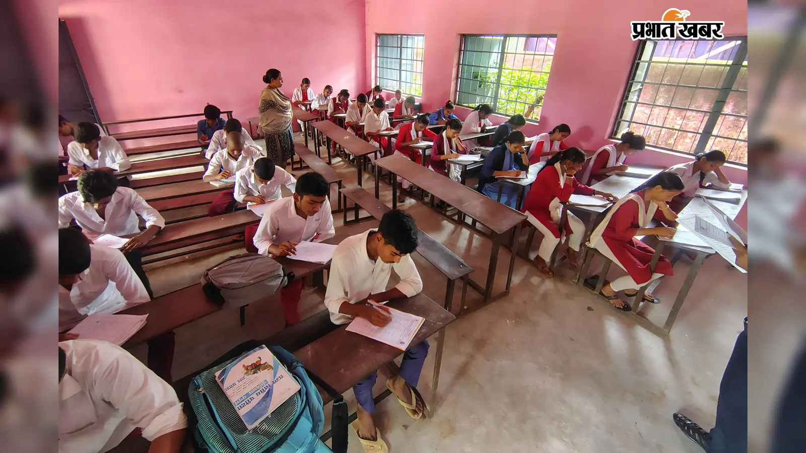 सासाराम के 25 माध्यमिक स्कूलों में हुआ मासिक टेस्ट, बेसिक कंप्यूटर नॉलेज से जुड़े सवालों ने जांची छात्रों की तैयारी