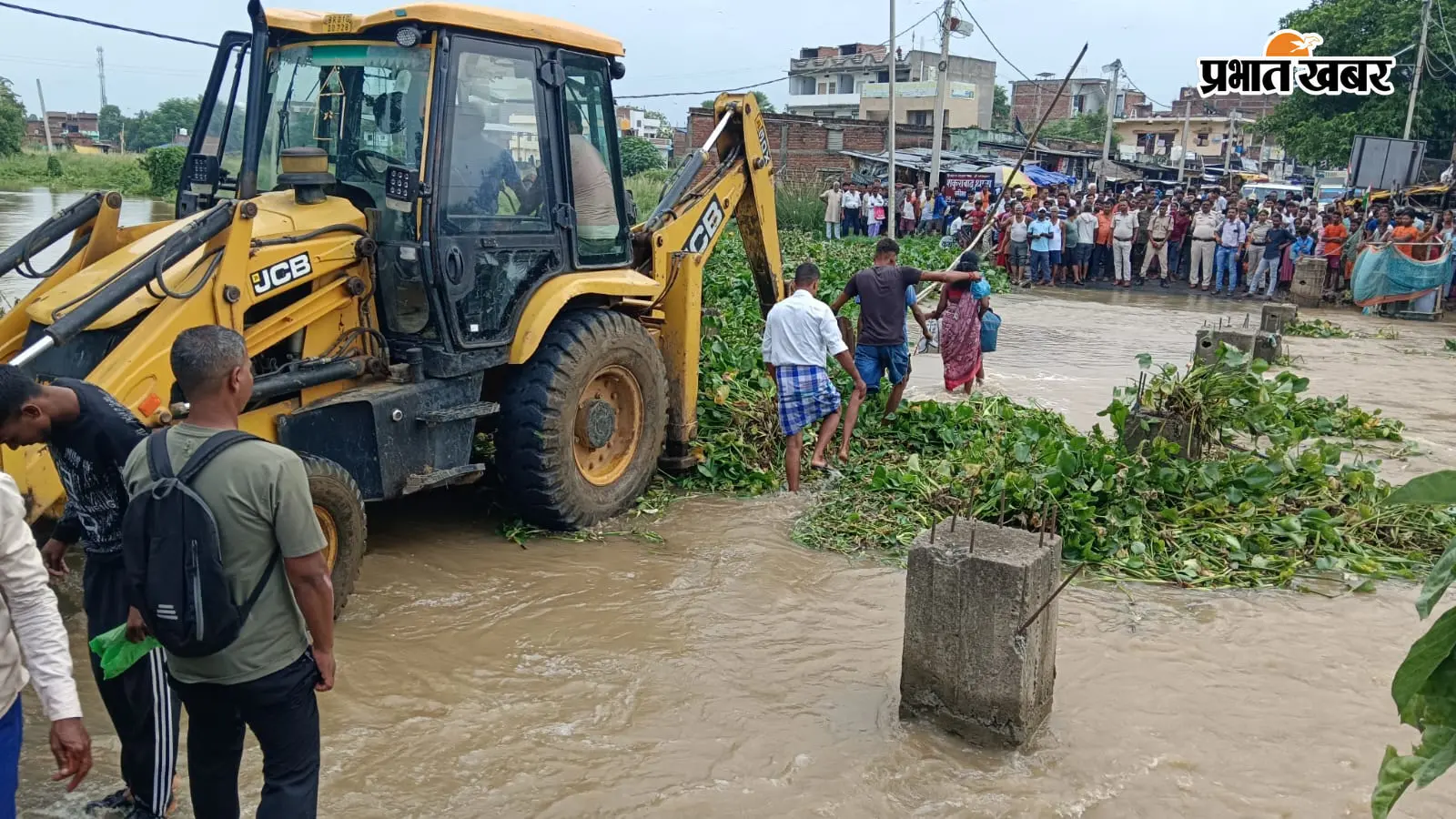 जहानाबाद: मोरहर नदी उफान पर, शकुराबाद पुल पर 1 फीट ऊपर बह रहा पानी; जोखिम उठाकर आवागमन कर रहे लोग, मंडराया हादसे का खतरा