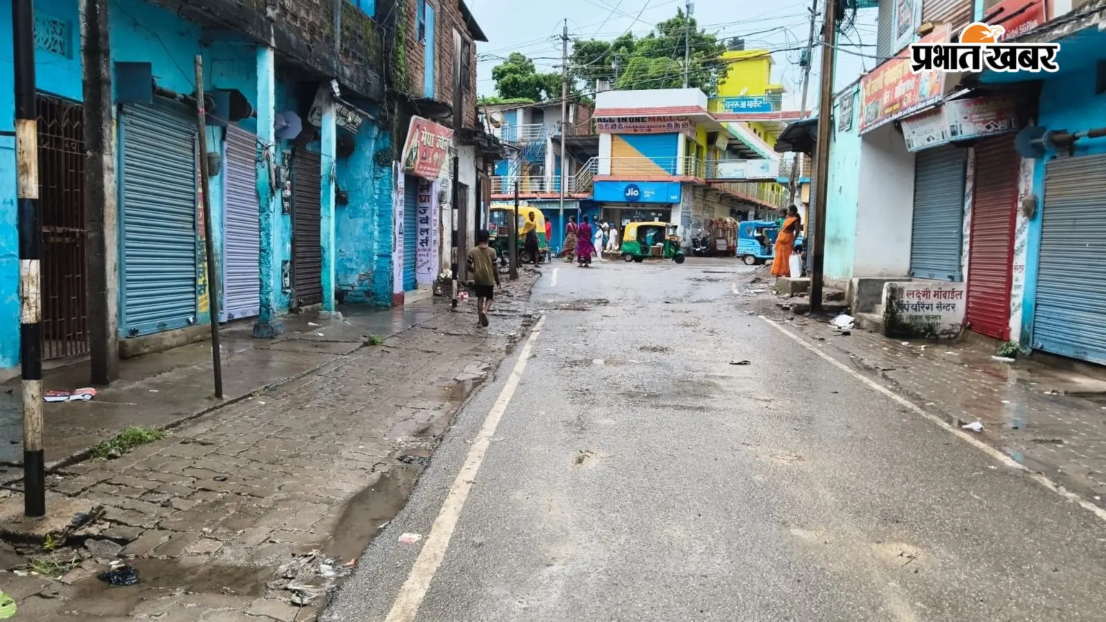 युवा कारोबारी की संदिग्ध स्थिति में मौत के बाद धनरूआ बाजार बंद, व्यापारियों ने दी श्रद्धांजलि