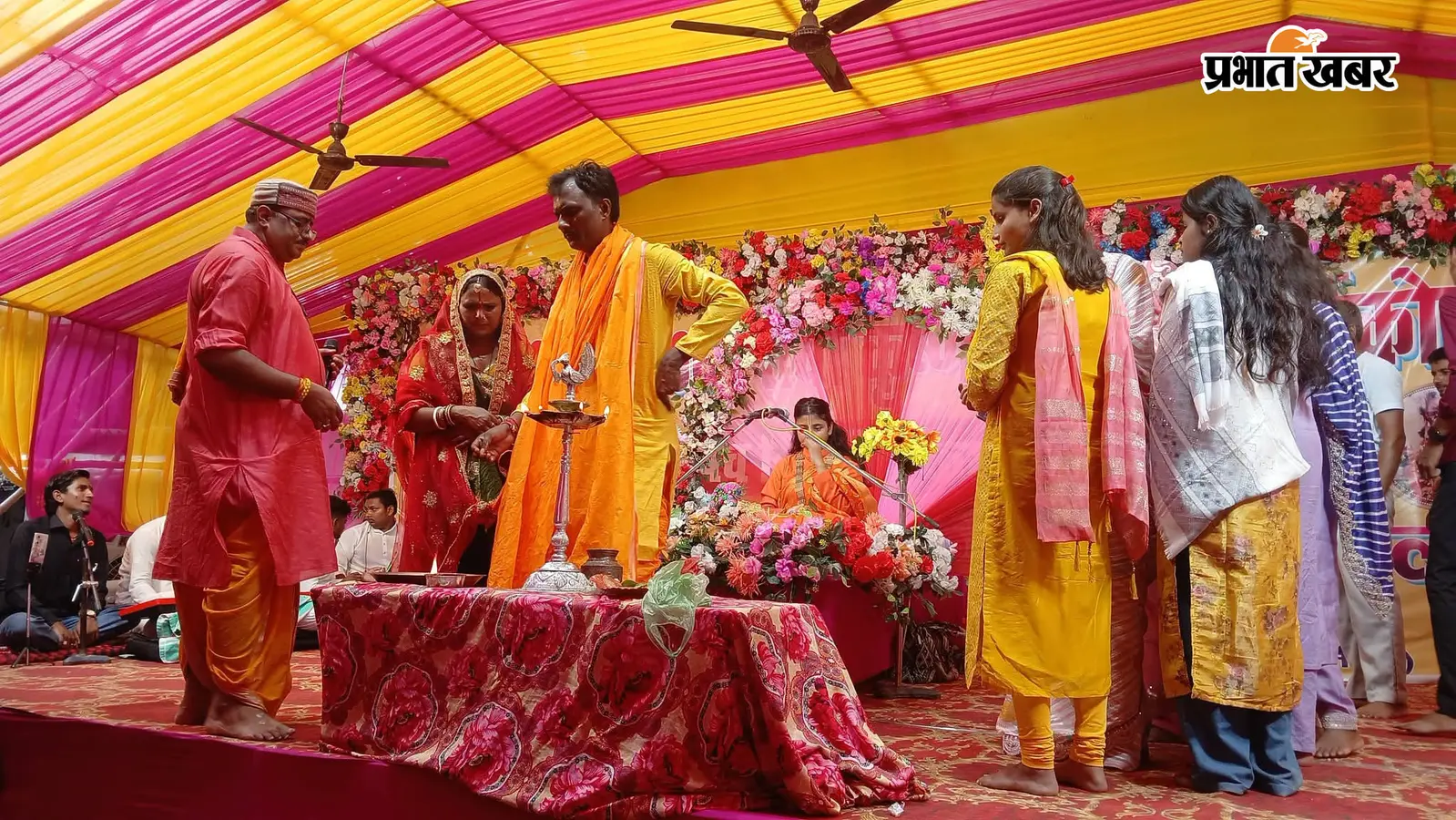 वृंदावन की रासलीला और कृष्ण भक्ति का संगम, वीर भूमि कैंपस में उमड़ा श्रद्धालुओं का सैलाब
