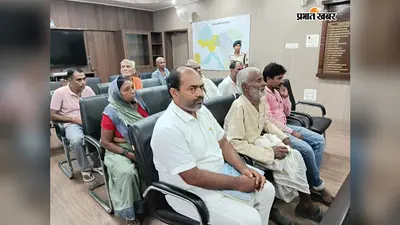 जन समाधान कार्यक्रम में डीएम ने सुनीं 15 लोगों की समस्याएं, अधिकारियों को त्वरित कार्रवाई का निर्देश