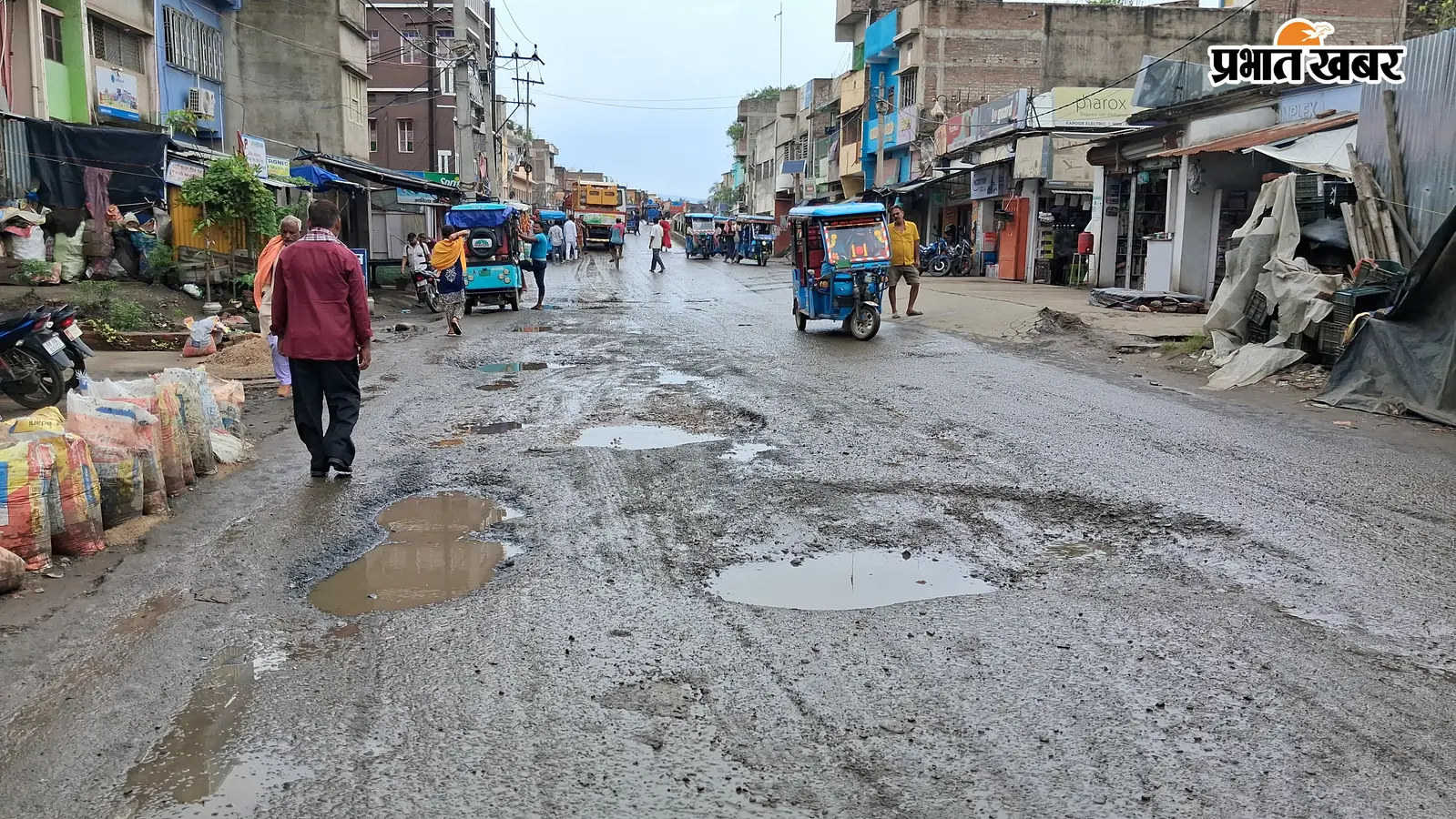 बरियारपुर में सड़क बनी जानलेवा, बारिश में गड्ढों में भर रहा पानी, रोज गुजरते हैं हजारों वाहन, हादसे का बढ़ा खतरा