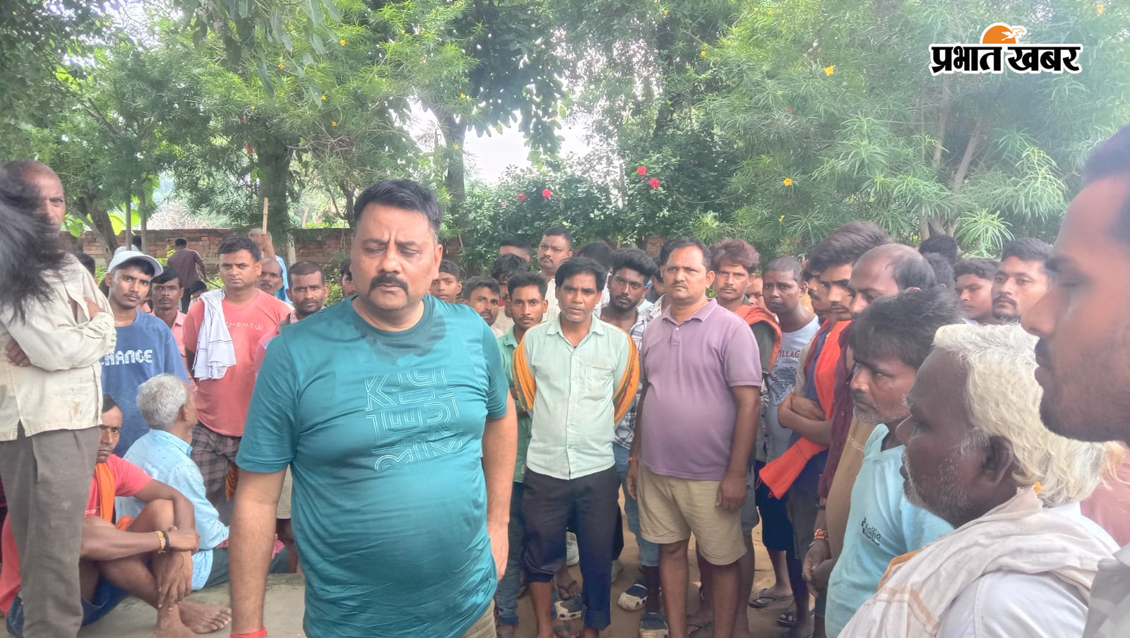 नदी से शव निकालतीं पुलिस   ओकील पासी का फाइल फोटो | Prabhat Khabar Network