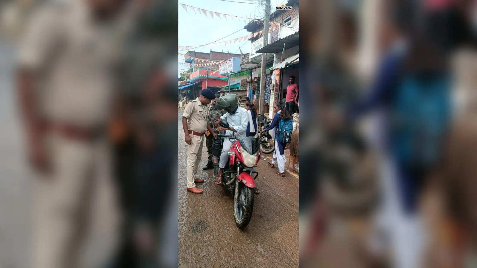 अरवल: परासी थाना पुलिस ने चलाया सघन वाहन जांच अभियान, कागजात व हेलमेट की हुई चेकिंग; नियमों के उल्लंघन पर जुर्माना