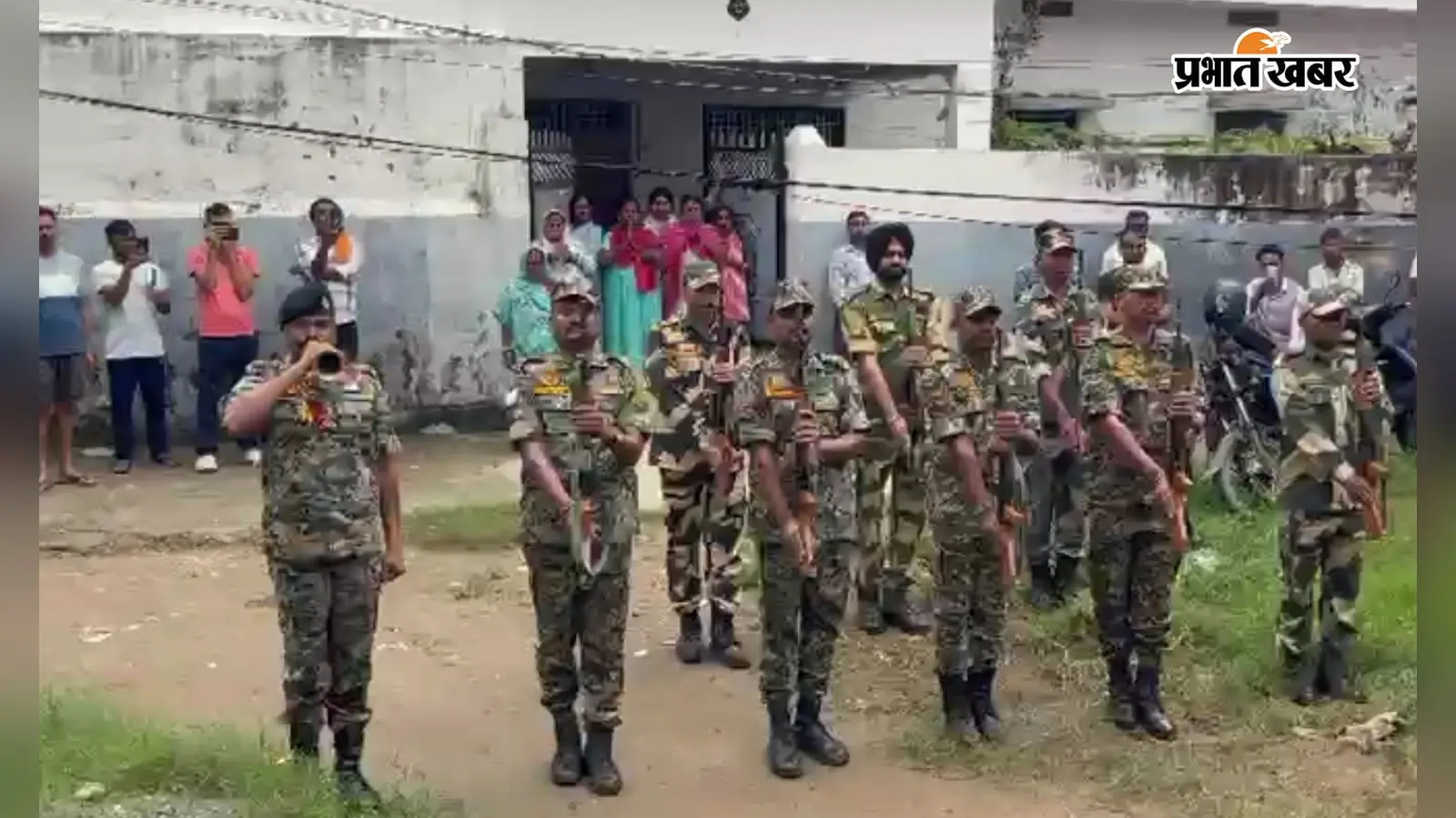 तिरंगे में लिपटकर मयूरहंड पहुंची BSF जवान रानी की पार्थिव देह, नम आंखों से दी अंतिम विदाई