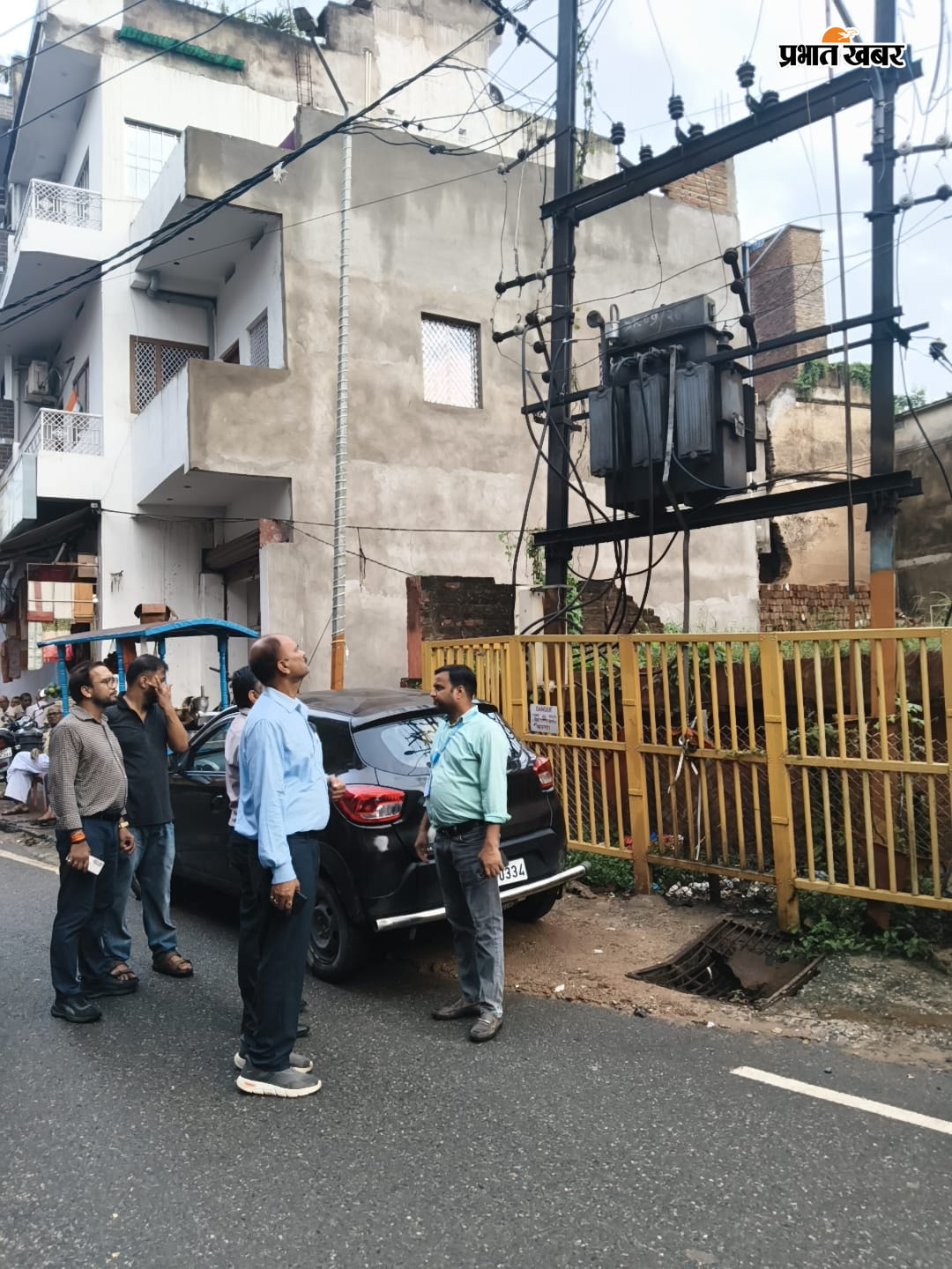 फोटो- गया- मेला क्षेत्र का निरीक्षण करते मुख्य विद्युत अभियंता | Prabhat Khabar Network