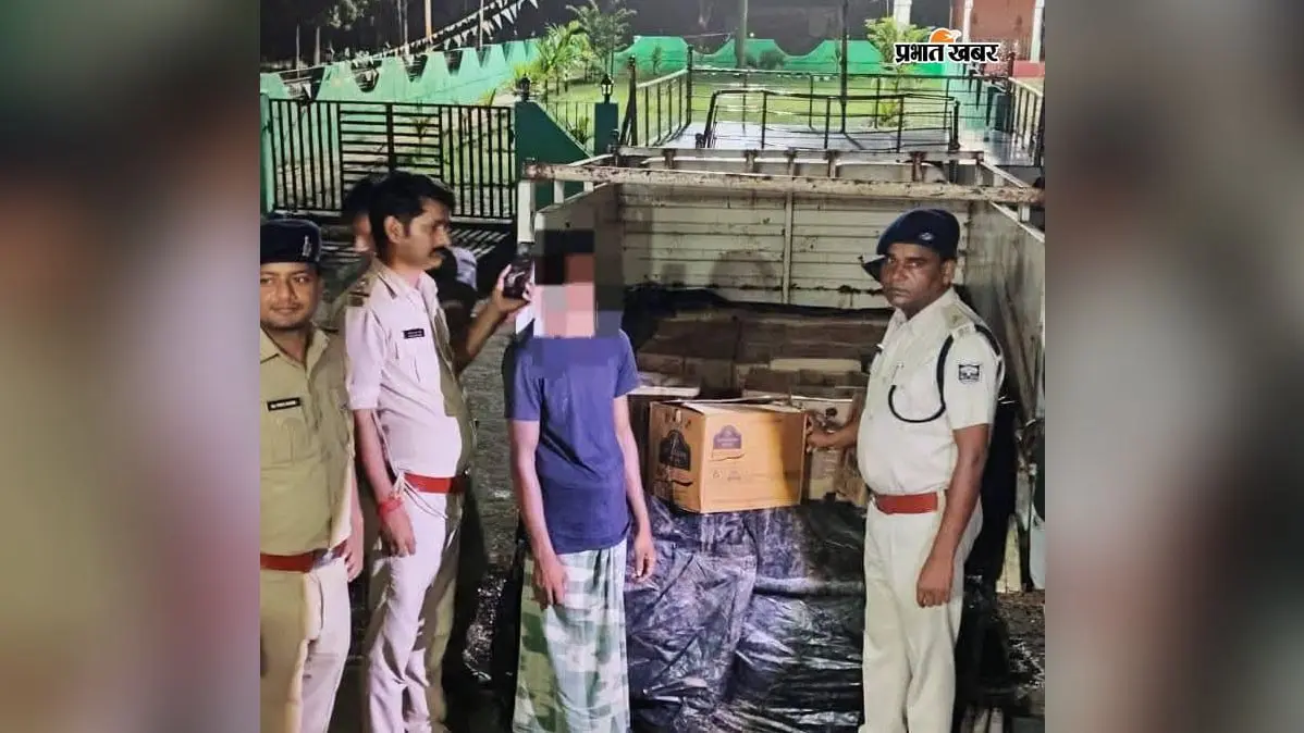 किशनगंज: कोचाधामन में लीलीहा धार पुल के पास बिना नंबर की पिकअप से 406 लीटर अंग्रेजी शराब जब्त