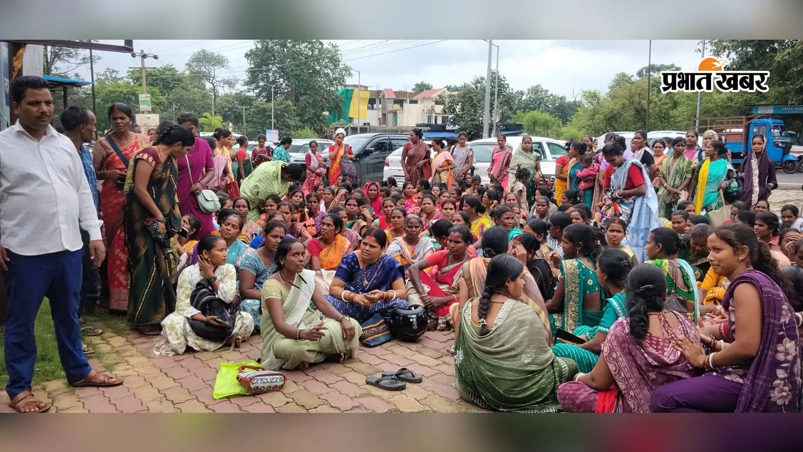 खूंटी : मानदेय बढ़ाने की मांग को लेकर JSLPS कैडरों ने डीसी को सौंपा ज्ञापन
