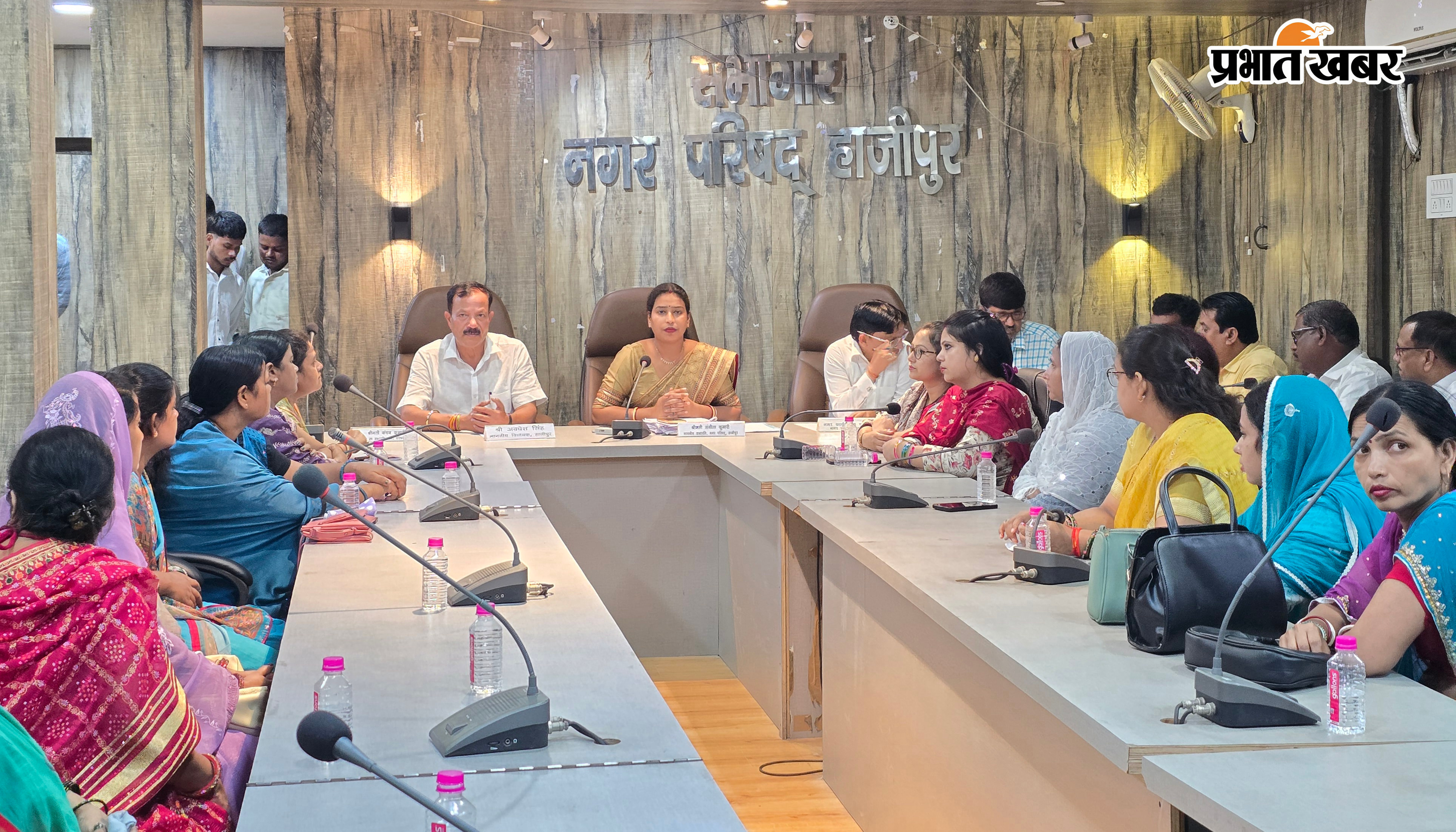 बोर्ड की बैठक में शामिल विधायक सभापति व अन्य | Prabhat Khabar Network