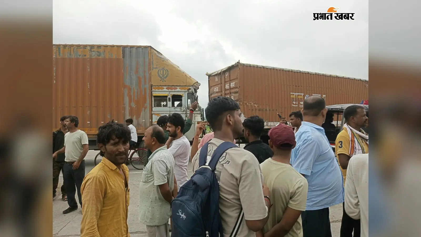 औरंगाबाद: NH-19 पर दर्दनाक हादसा; तेज रफ्तार ट्रक ने बाइक सवार दंपति को रौंदा, दोनों की मौके पर मौत, मुआवजे की मांग पर सड़क जाम