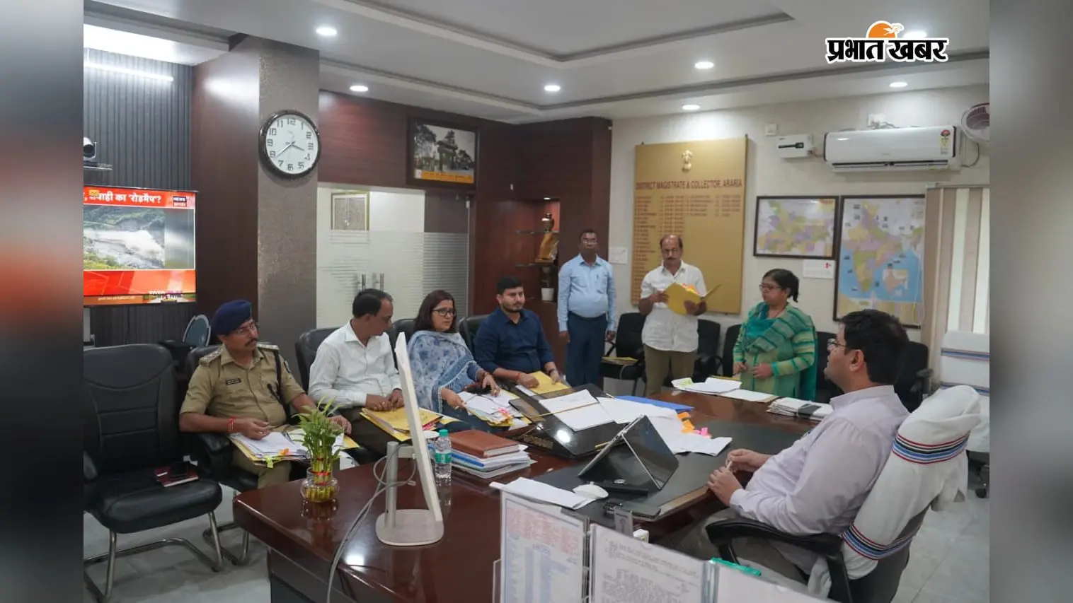 अररिया: चौकीदार संवर्ग में अनुकंपा नियुक्ति को लेकर डीएम विनोद दूहन की अध्यक्षता में बैठक, 6 में से 5 अभ्यर्थियों के नाम पर लगी अंतिम मुहर