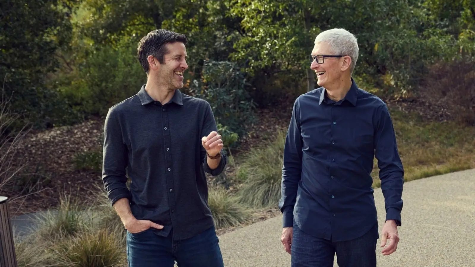 कौन हैं जॉन टर्नस? टिम कुक के बाद संभाली Apple की कमान, iPhone- AirPods पर कर चुके हैं काम