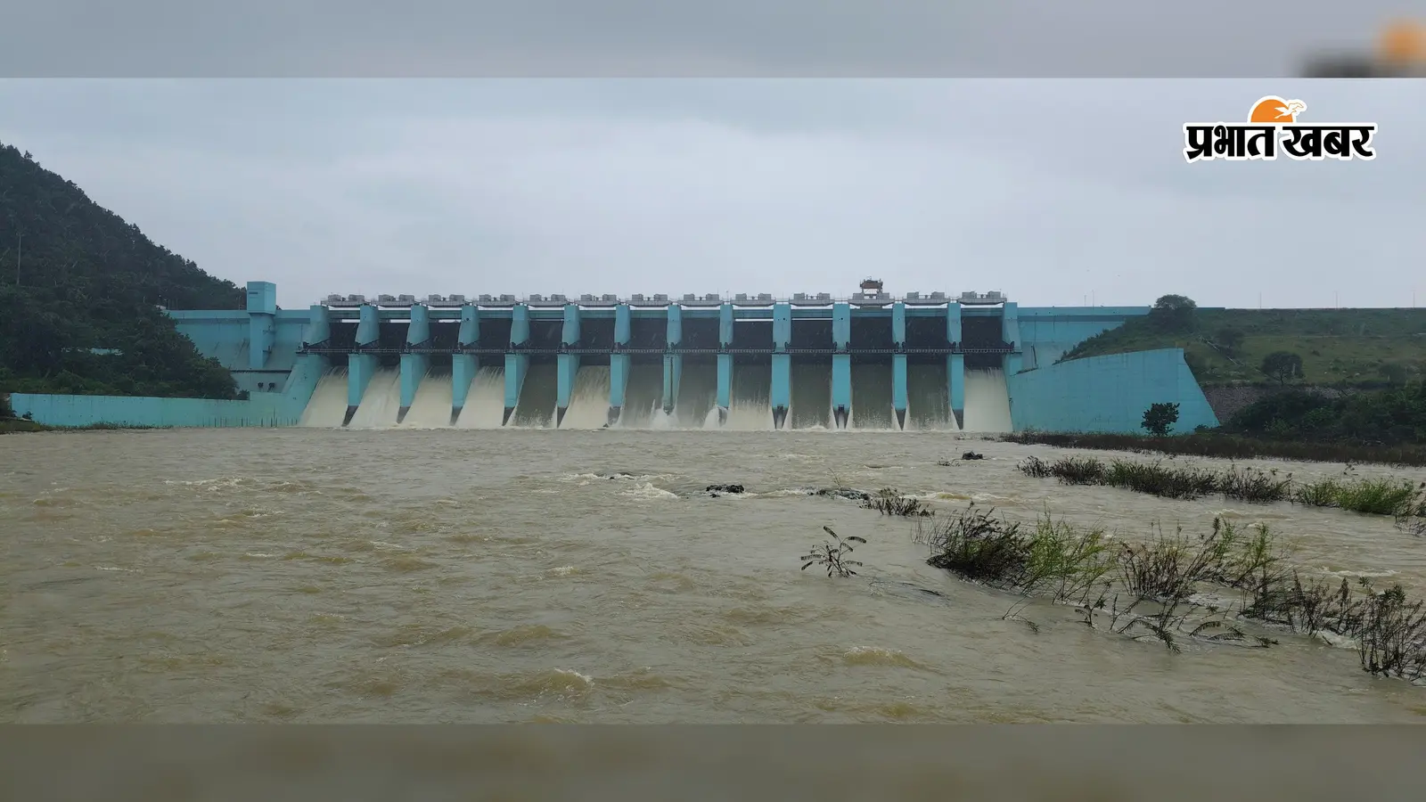 झमाझम बारिश से उफान पर चांडिल डैम, सभी 13 रेडियल गेट खुले... जानें पूरी रिपोर्ट