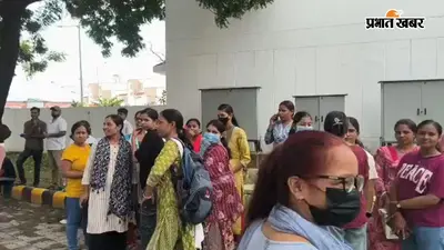 पटना में शिक्षा मंत्री के आवास के बाहर बैठे CTET कैंडिडेट, बोले- STET को मौका मिला तो हमें क्यों नहीं?