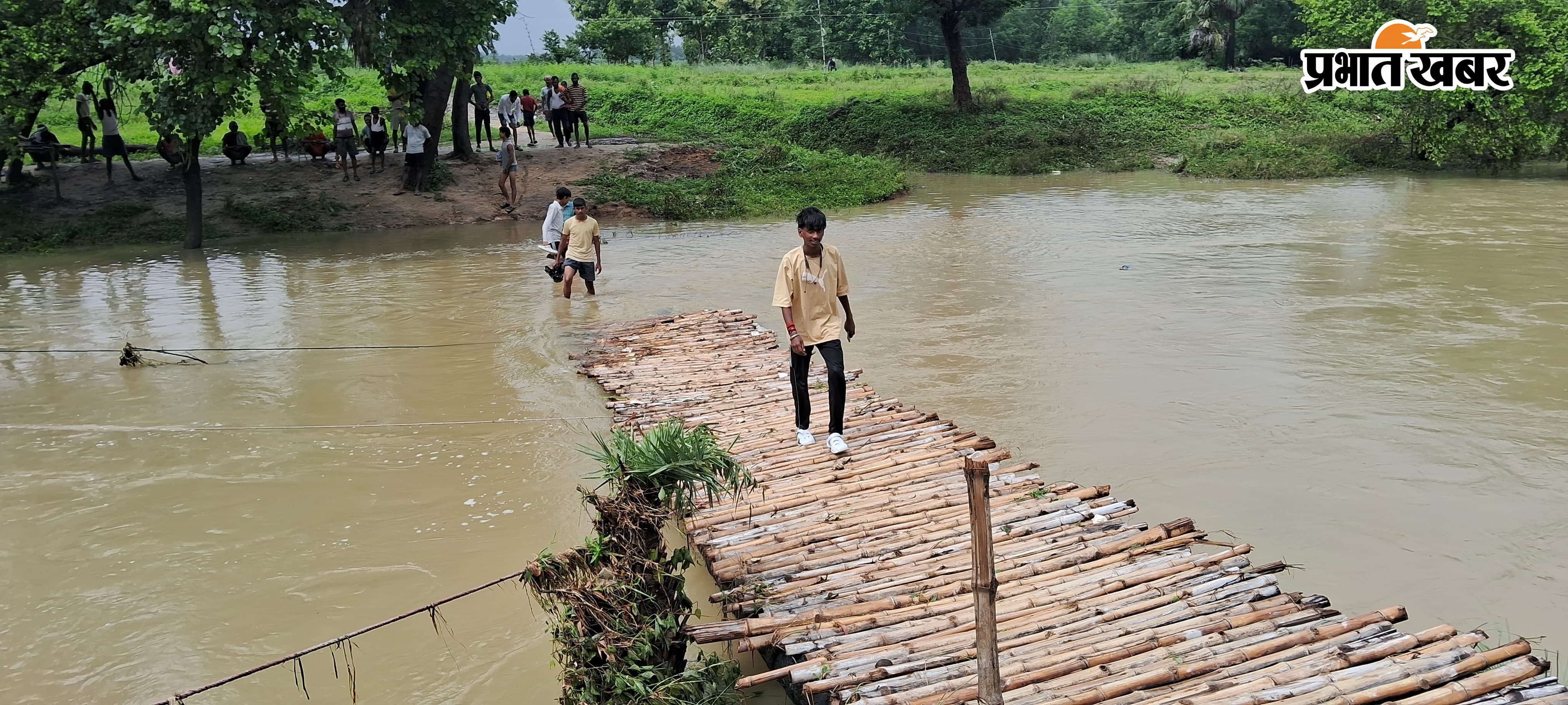 स्कूल जाते समय नदी में बह गई थी बच्ची, फिर भी नहीं बनी सुरक्षित राह | Prabhat Khabar Network