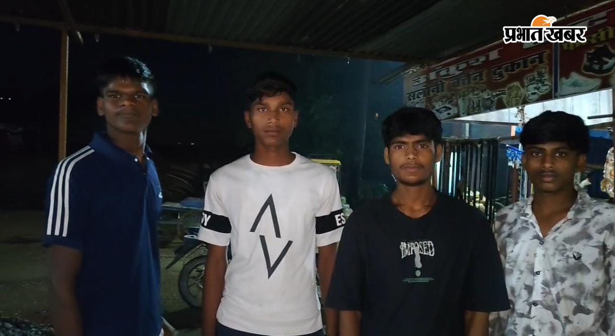 फोटो :-   1.विद्यालय परिसर का फोटो  2.प्रधानाध्यापिका और शिक्षकों पर आरोप लगाते छात्र | Prabhat Khabar Network