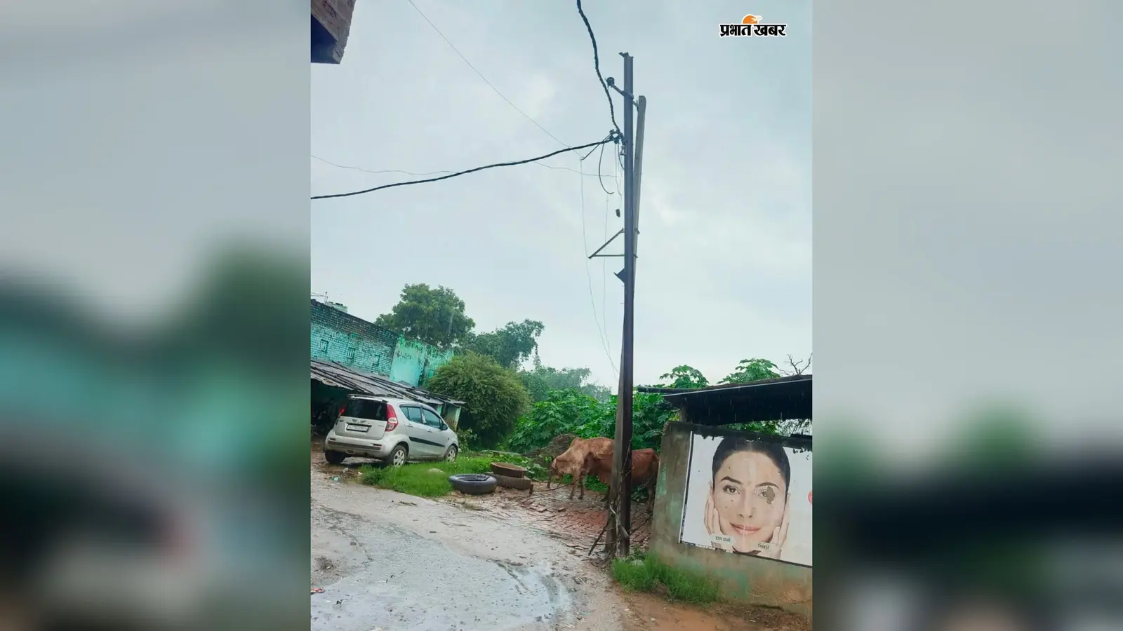 कैमूर: लोहे के बिजली पोल में उतर रहा करंट, बरसात में बढ़ा हादसे का खतरा; ग्रामीण बोले- कभी भी हो सकता है हादसा
