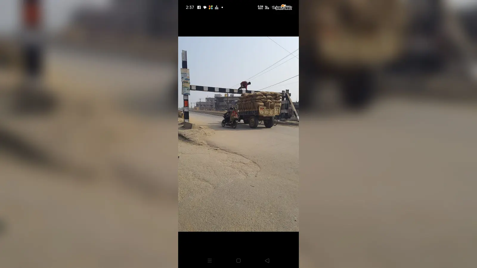 कैमूर: कुदरा में ओवरहेड बैरियर बना चावल उद्योग की राह का रोड़ा, 400 से अधिक मिलों पर संकट; मजदूर कर रहे पलायन